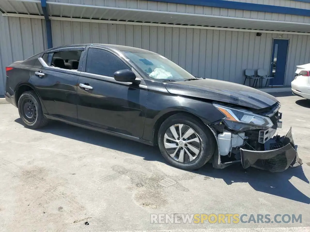 4 Photograph of a damaged car 1N4BL4BV9LC224005 NISSAN ALTIMA 2020