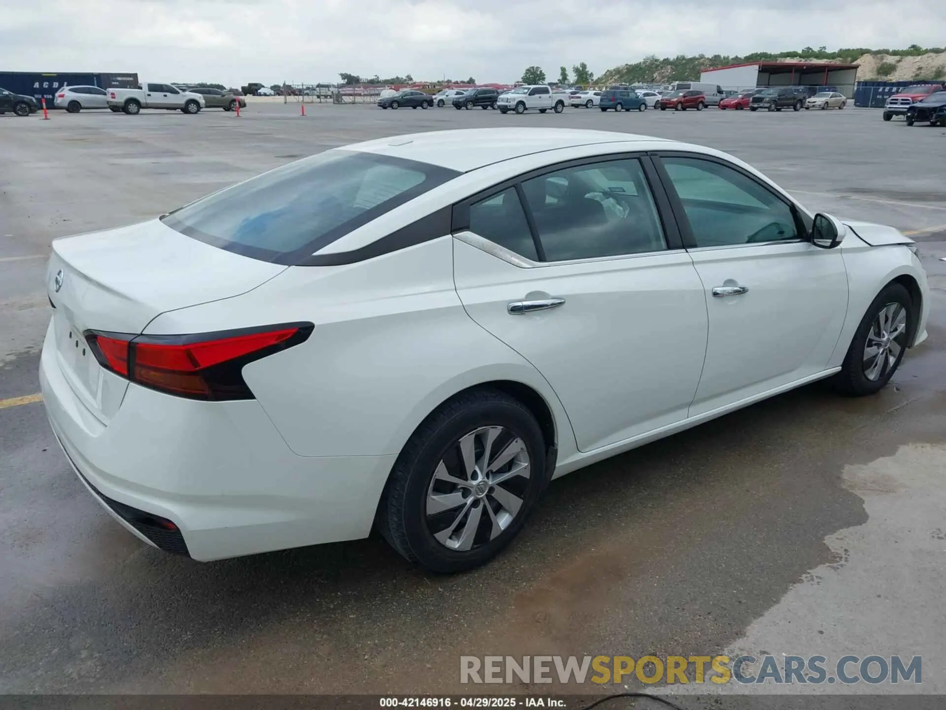4 Photograph of a damaged car 1N4BL4BV9LC228765 NISSAN ALTIMA 2020