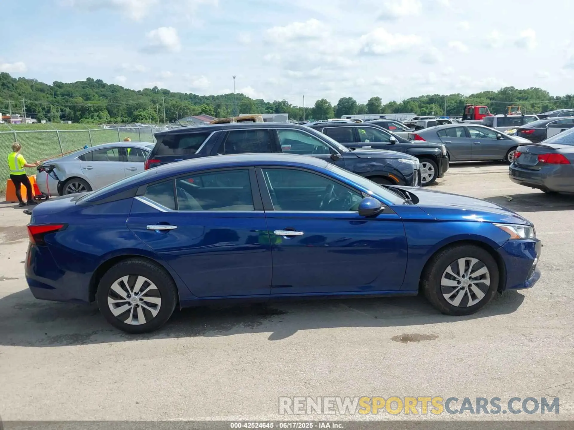 13 Photograph of a damaged car 1N4BL4BV9LC257201 NISSAN ALTIMA 2020