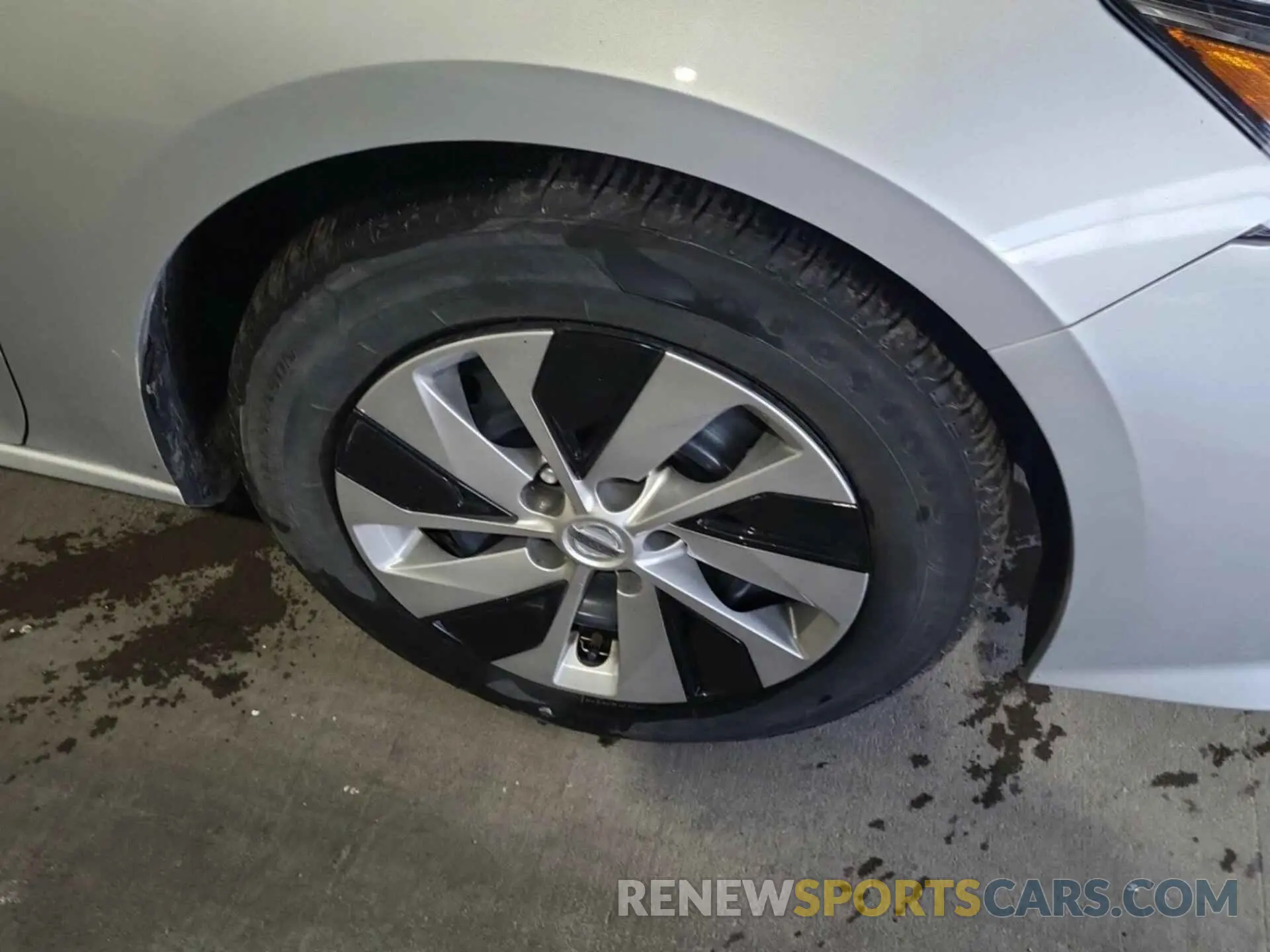 24 Photograph of a damaged car 1N4BL4BVXLC189006 NISSAN ALTIMA 2020