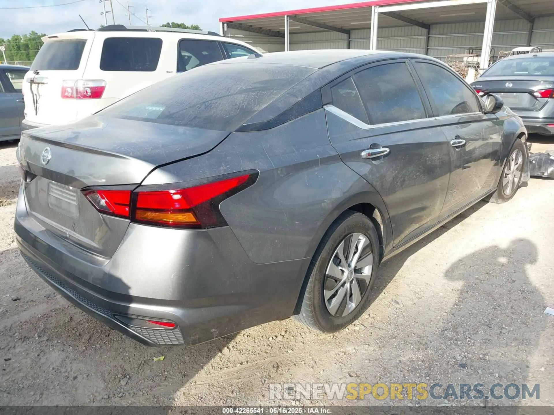 4 Photograph of a damaged car 1N4BL4BVXLC211053 NISSAN ALTIMA 2020