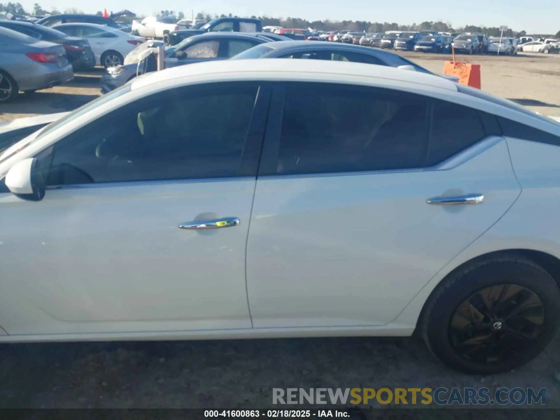 15 Photograph of a damaged car 1N4BL4BVXLC213532 NISSAN ALTIMA 2020