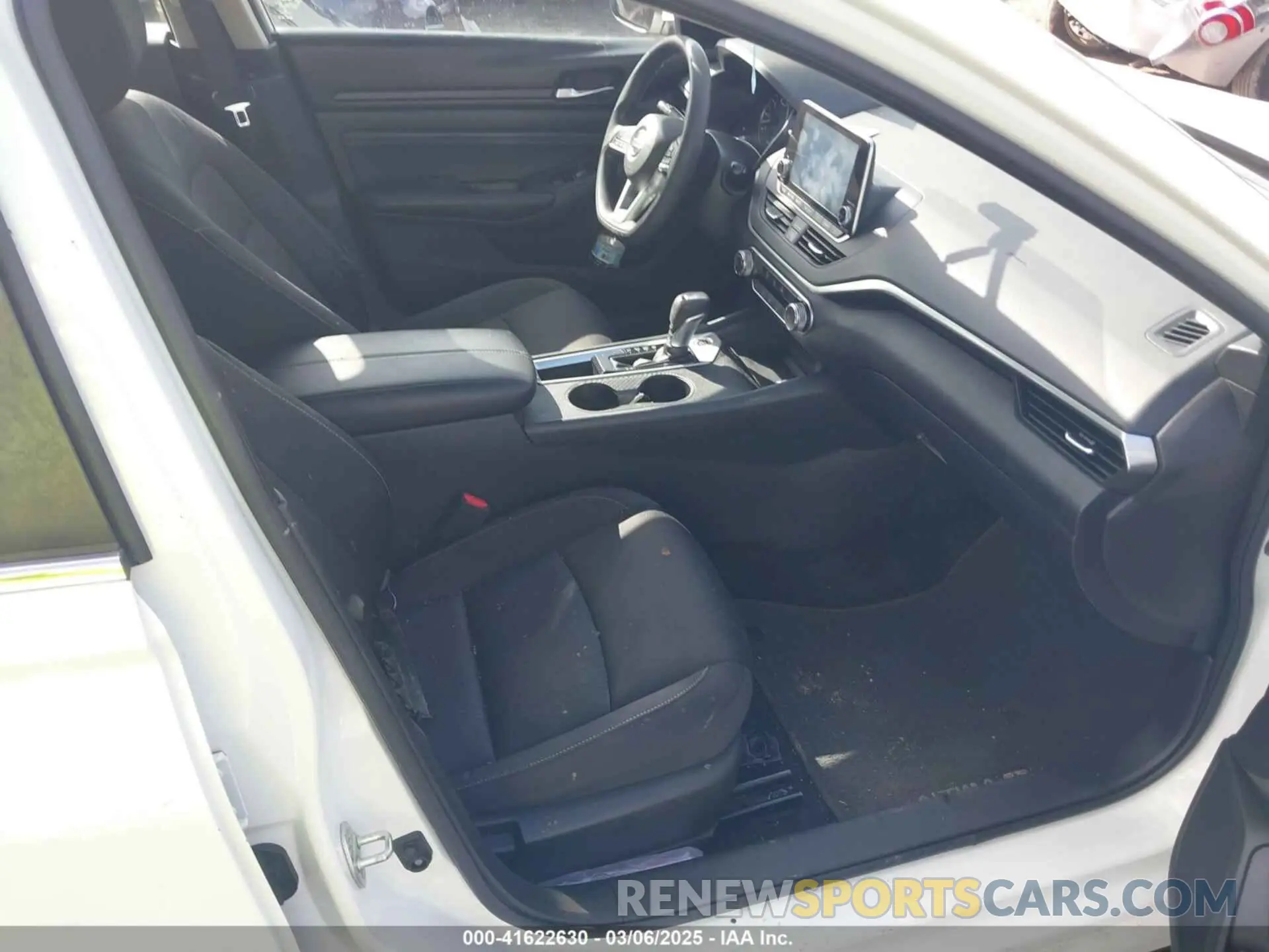 5 Photograph of a damaged car 1N4BL4BVXLC233067 NISSAN ALTIMA 2020