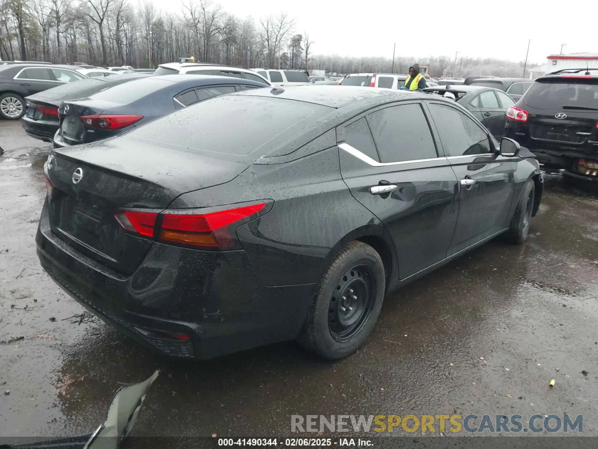 4 Photograph of a damaged car 1N4BL4BVXLC261855 NISSAN ALTIMA 2020