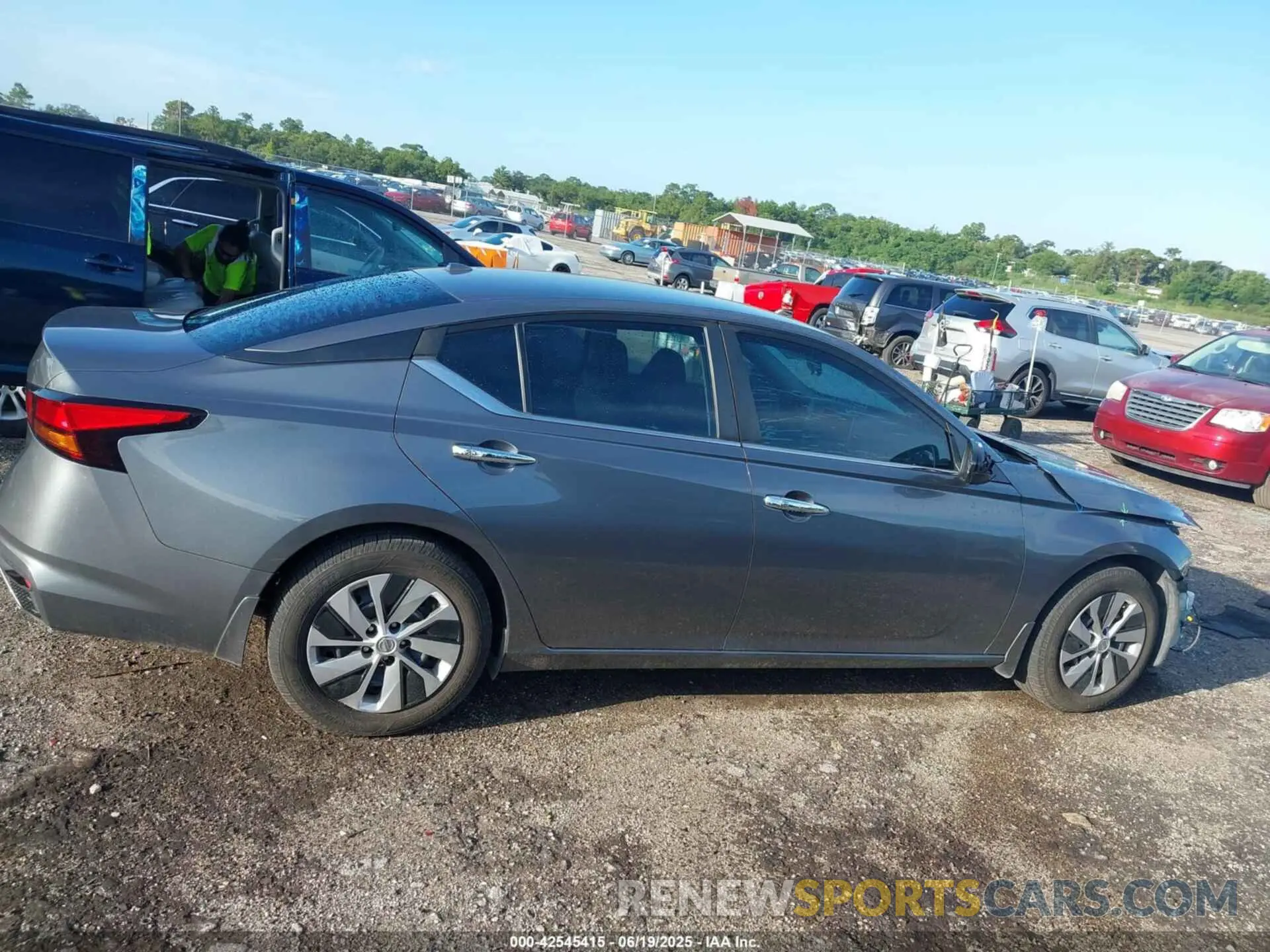 13 Photograph of a damaged car 1N4BL4BVXLN312680 NISSAN ALTIMA 2020