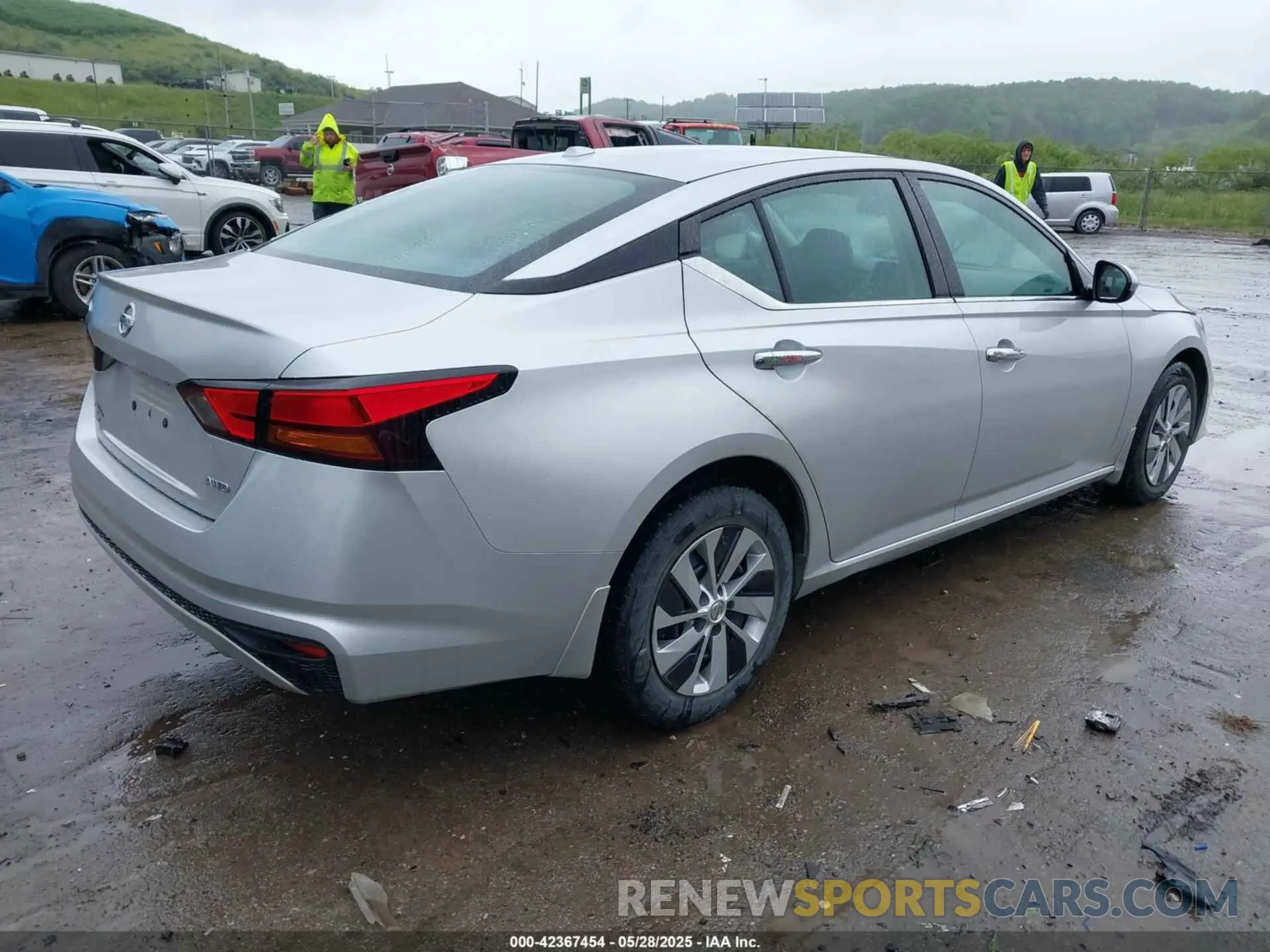 4 Photograph of a damaged car 1N4BL4BW2LC146420 NISSAN ALTIMA 2020