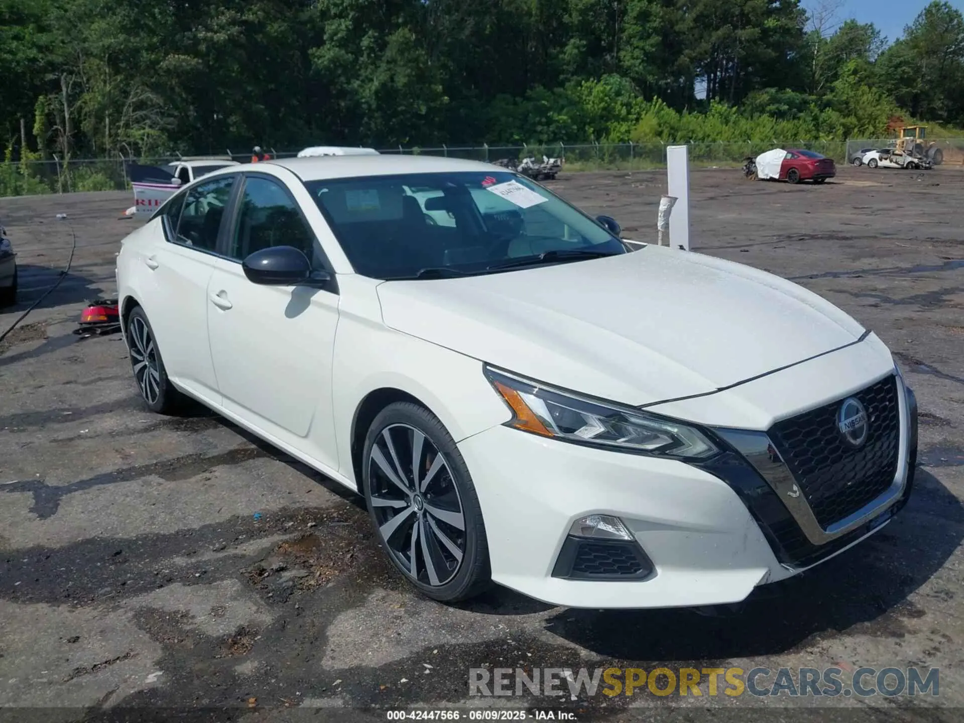 1 Photograph of a damaged car 1N4BL4CV1LN308032 NISSAN ALTIMA 2020
