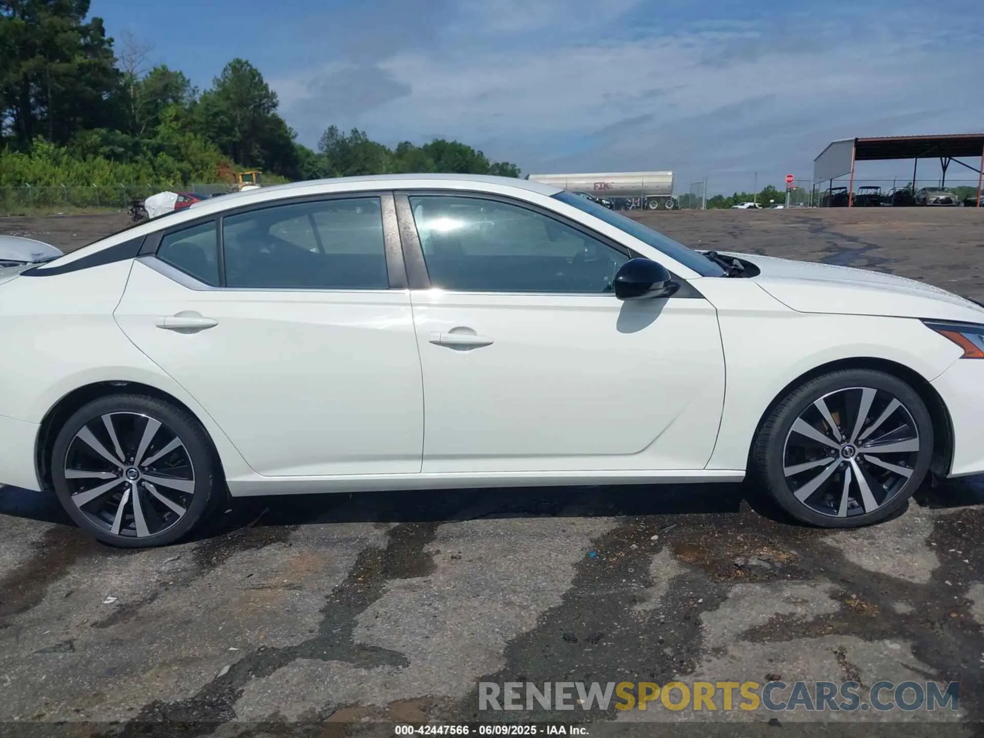 14 Photograph of a damaged car 1N4BL4CV1LN308032 NISSAN ALTIMA 2020