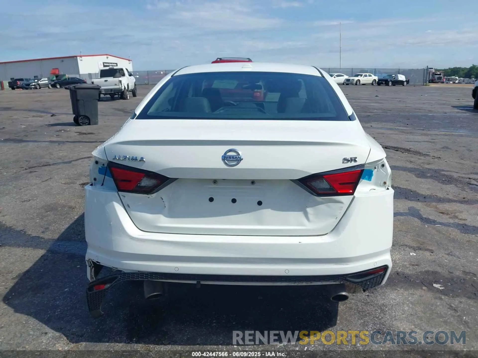 17 Photograph of a damaged car 1N4BL4CV1LN308032 NISSAN ALTIMA 2020