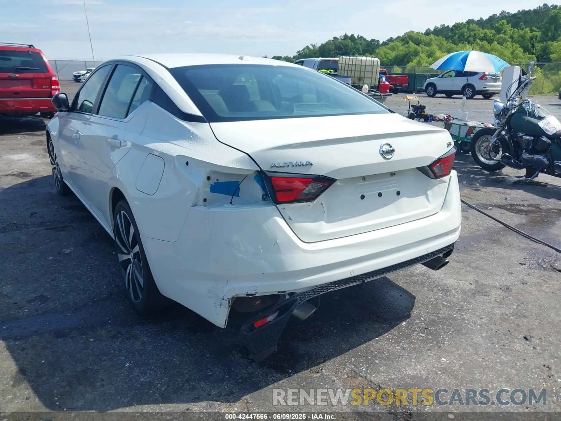 19 Photograph of a damaged car 1N4BL4CV1LN308032 NISSAN ALTIMA 2020