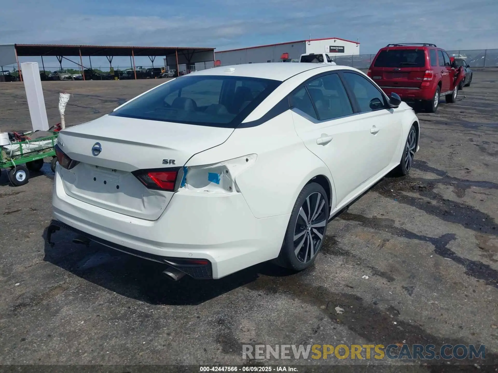 4 Photograph of a damaged car 1N4BL4CV1LN308032 NISSAN ALTIMA 2020