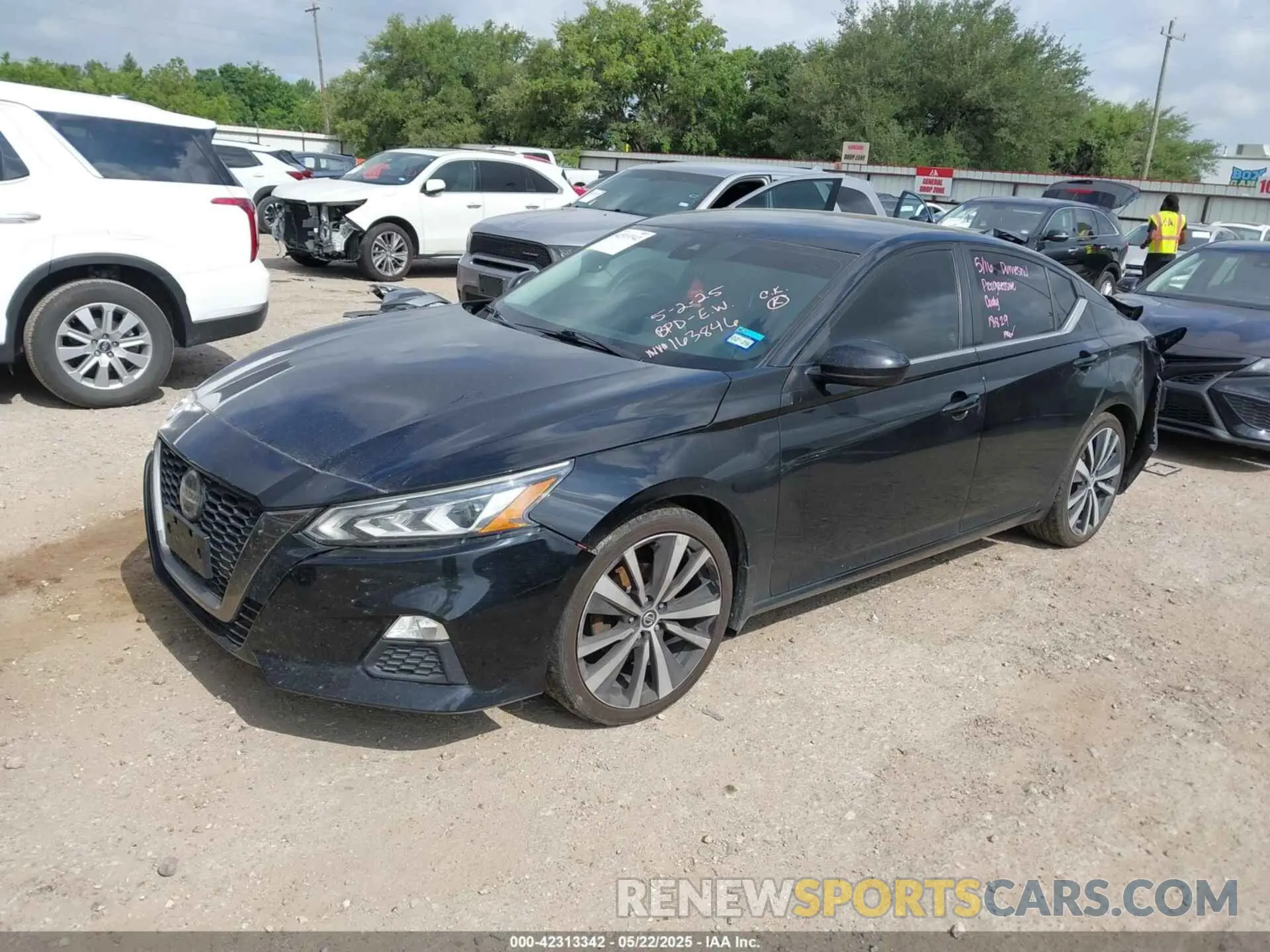 2 Photograph of a damaged car 1N4BL4CV2LC160954 NISSAN ALTIMA 2020
