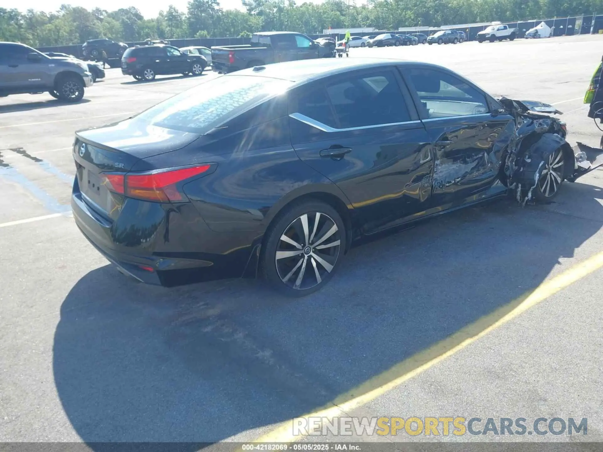 4 Photograph of a damaged car 1N4BL4CV2LC172411 NISSAN ALTIMA 2020