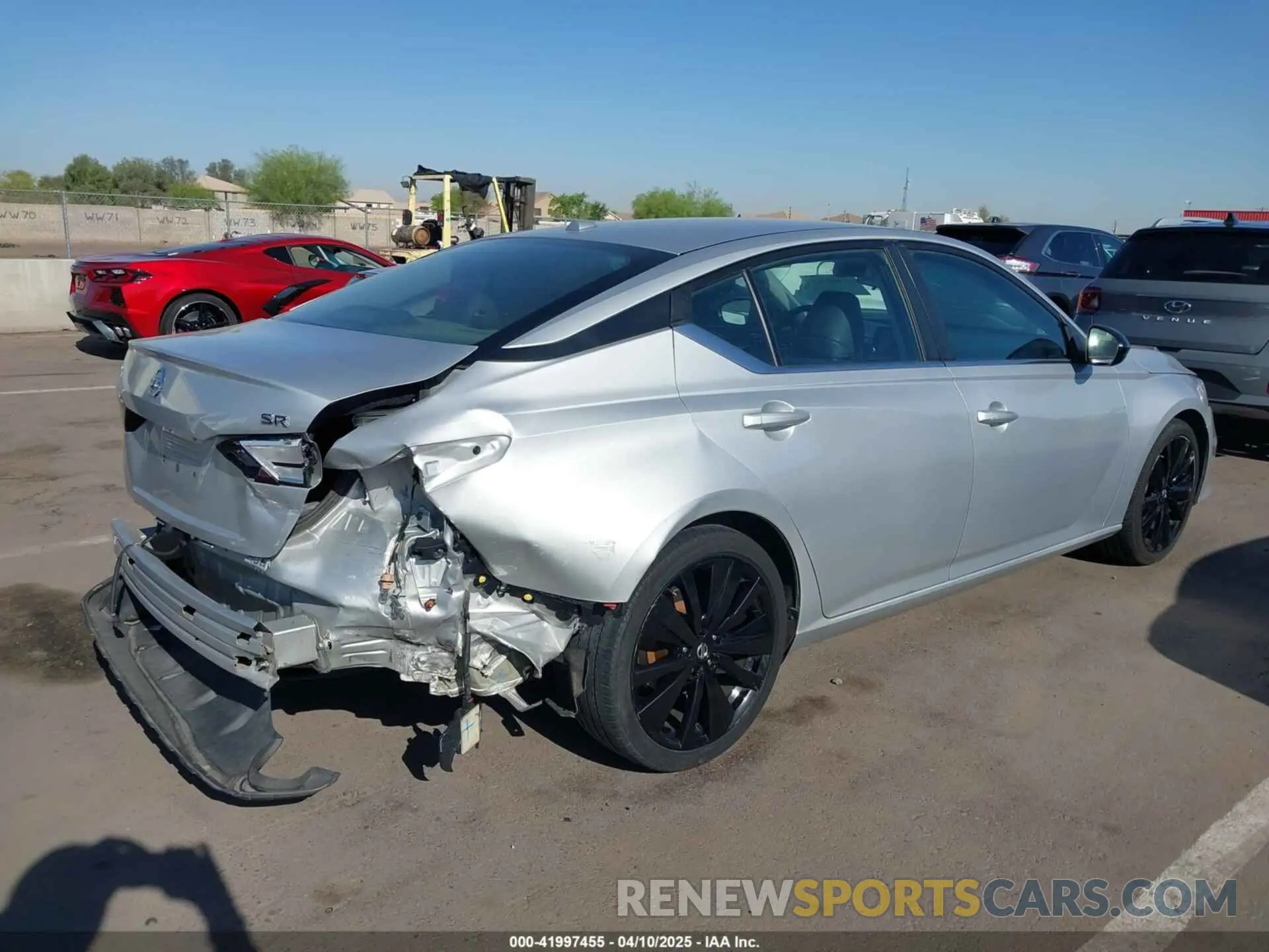 4 Photograph of a damaged car 1N4BL4CV2LC233031 NISSAN ALTIMA 2020