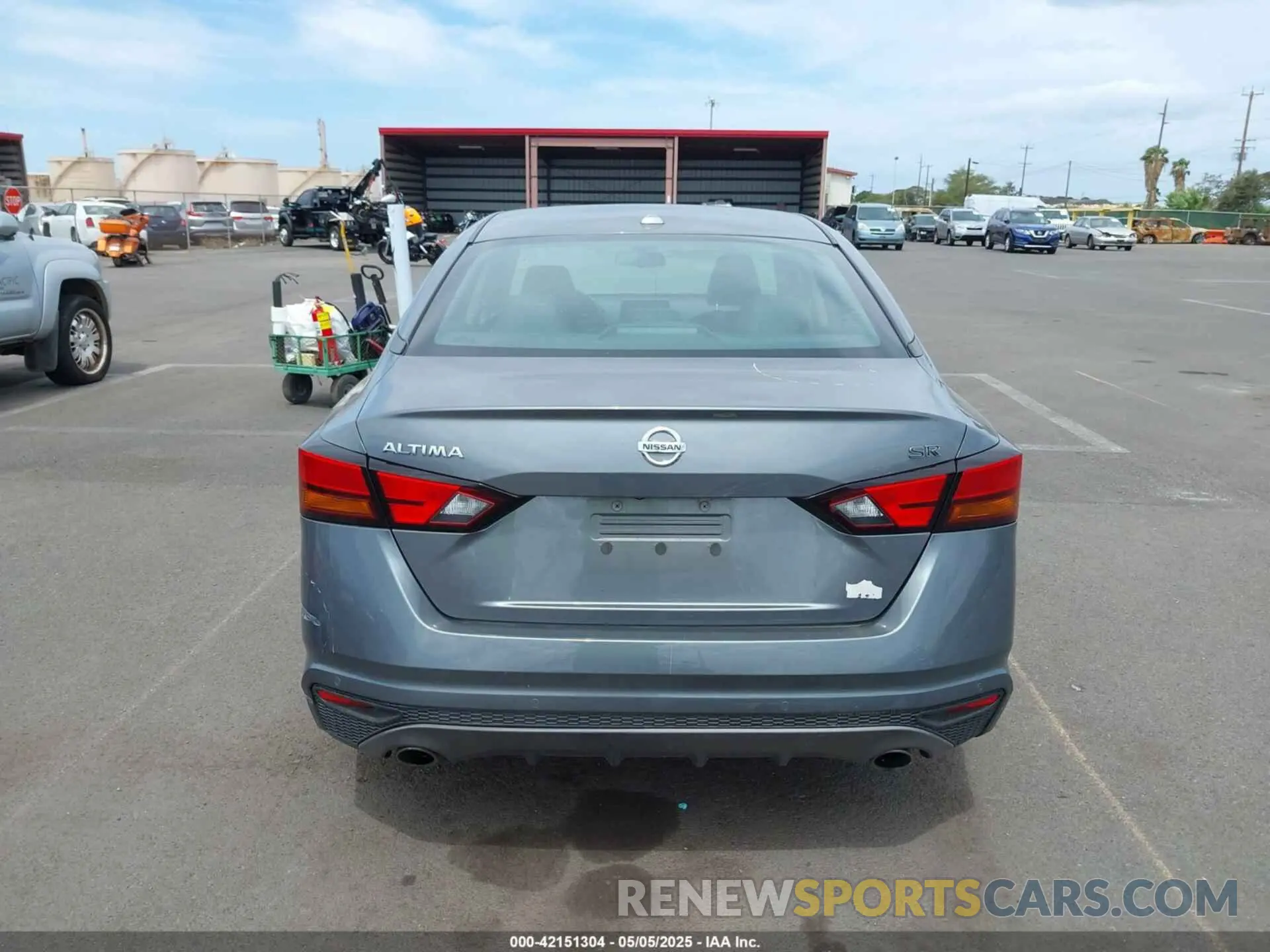 17 Photograph of a damaged car 1N4BL4CV3LC188438 NISSAN ALTIMA 2020