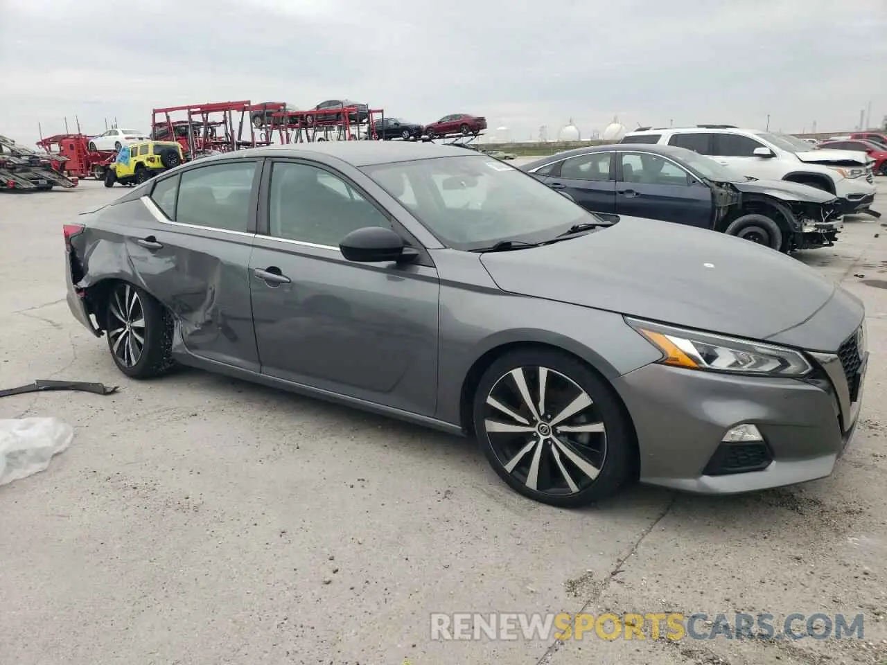 4 Photograph of a damaged car 1N4BL4CV5LC129231 NISSAN ALTIMA 2020