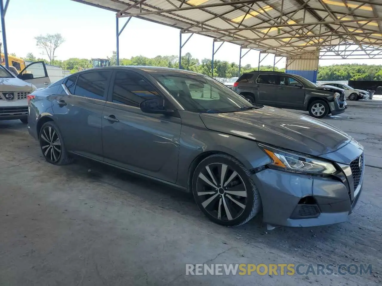 4 Photograph of a damaged car 1N4BL4CV5LN310284 NISSAN ALTIMA 2020