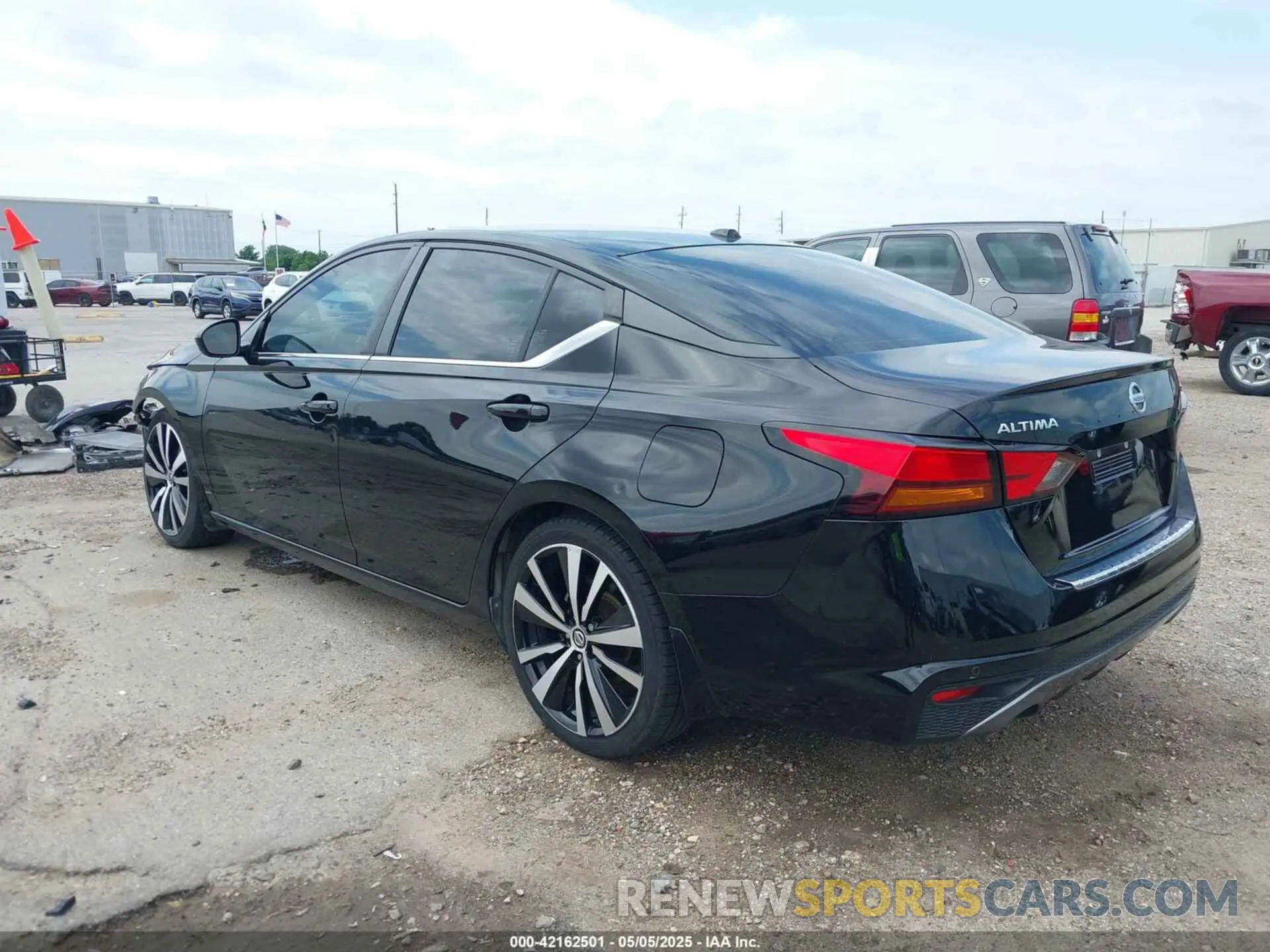 3 Photograph of a damaged car 1N4BL4CV5LN312343 NISSAN ALTIMA 2020