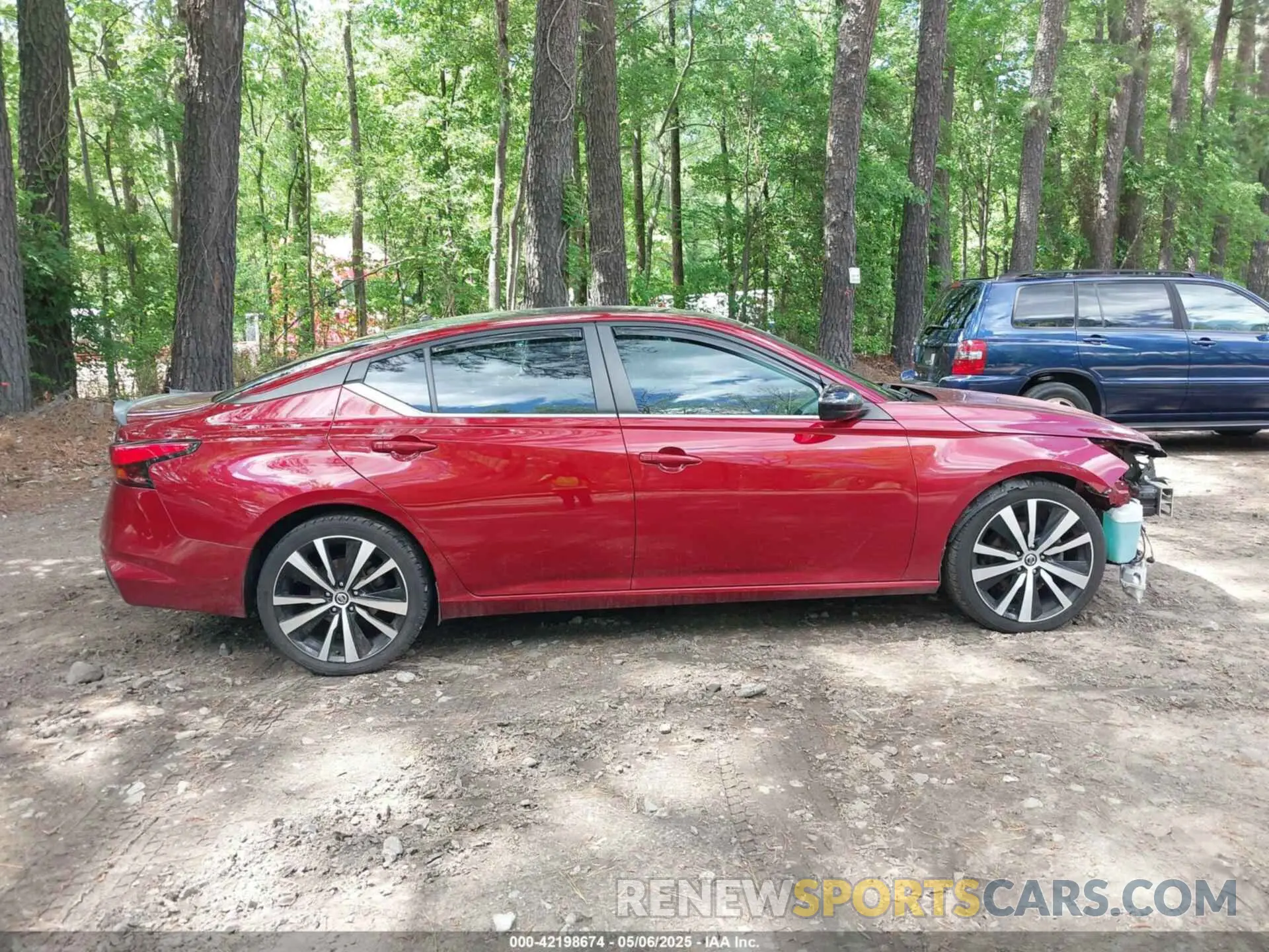 13 Photograph of a damaged car 1N4BL4CV6LC136513 NISSAN ALTIMA 2020