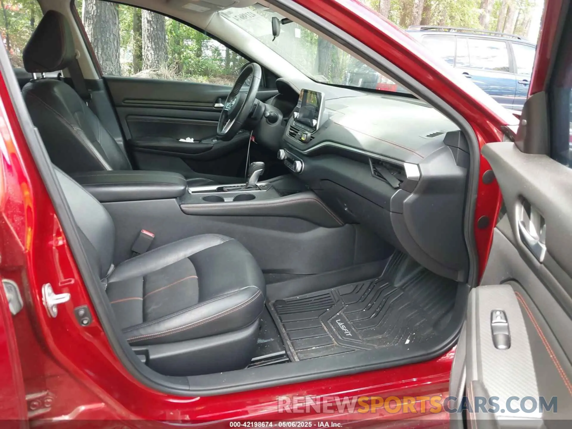5 Photograph of a damaged car 1N4BL4CV6LC136513 NISSAN ALTIMA 2020