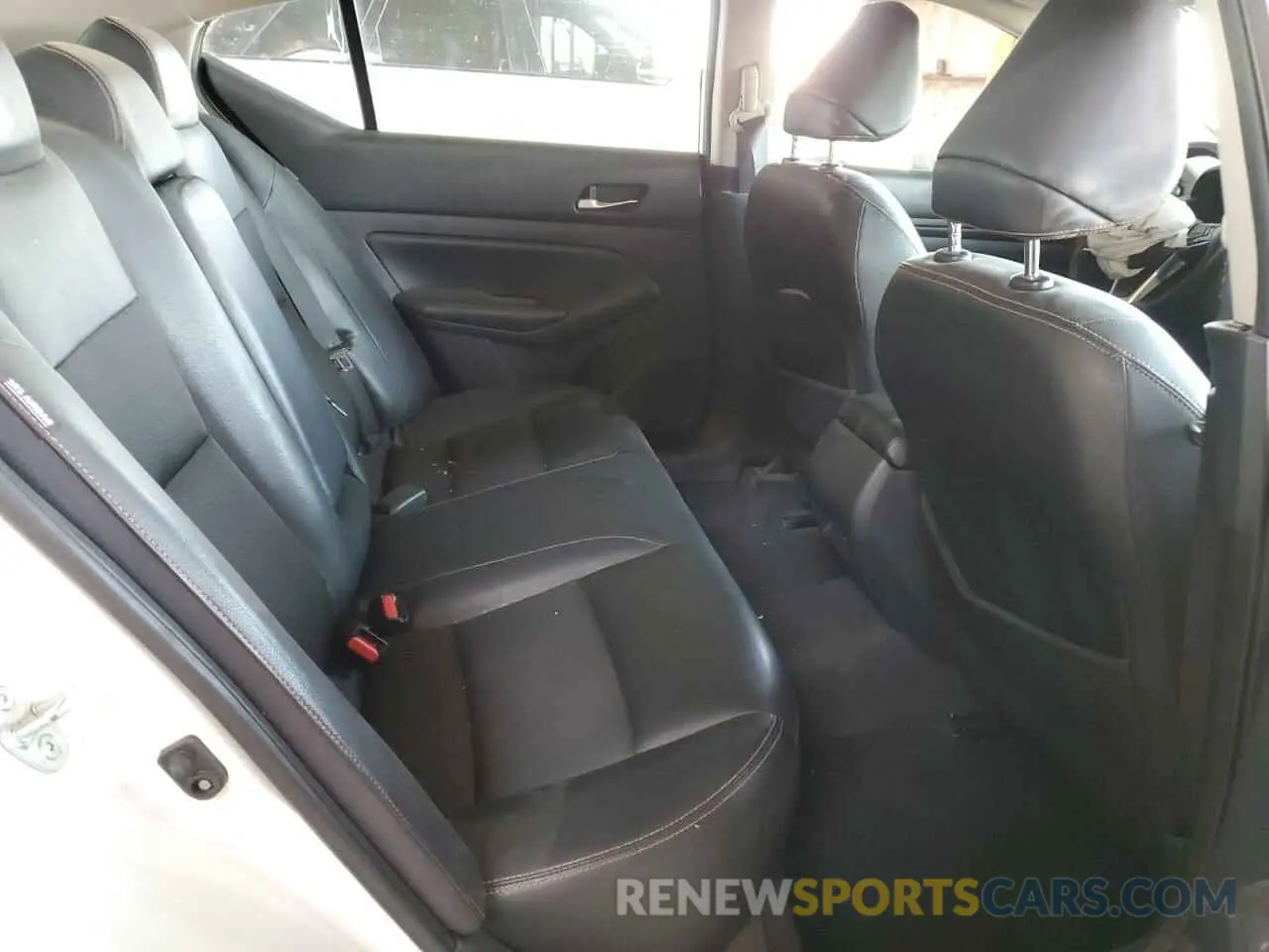 10 Photograph of a damaged car 1N4BL4CV6LC243576 NISSAN ALTIMA 2020