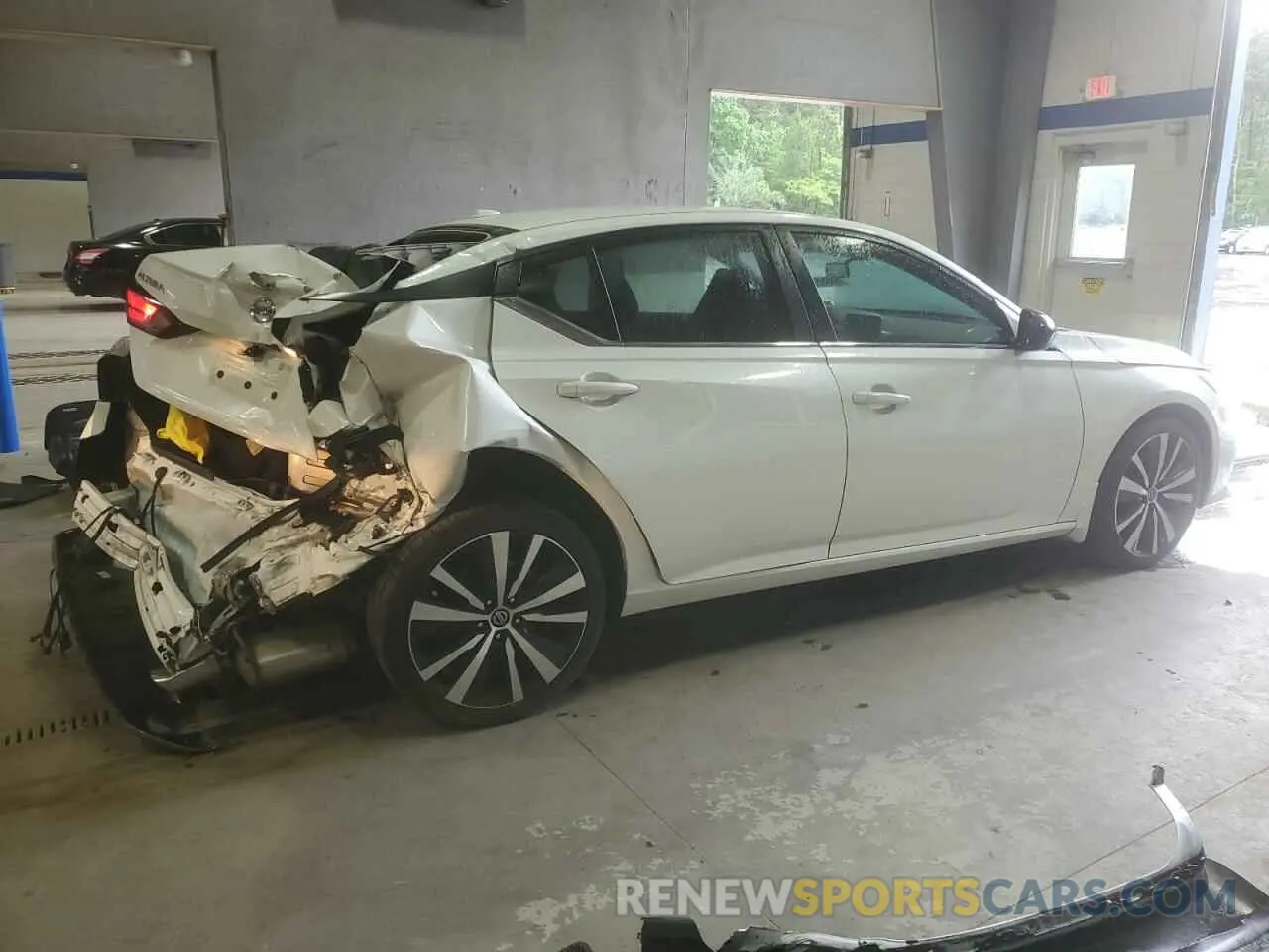 3 Photograph of a damaged car 1N4BL4CV6LC259664 NISSAN ALTIMA 2020