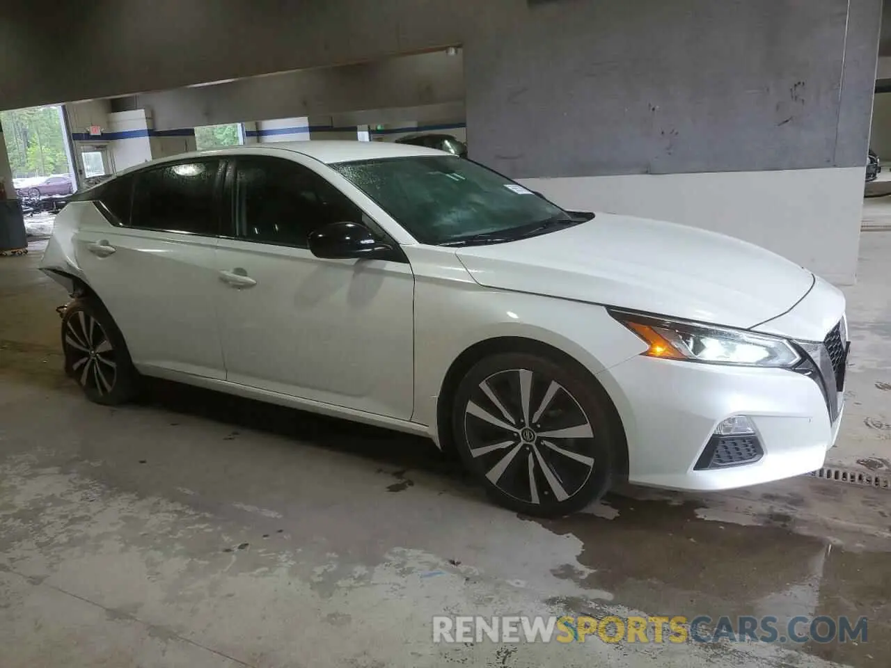 4 Photograph of a damaged car 1N4BL4CV6LC259664 NISSAN ALTIMA 2020