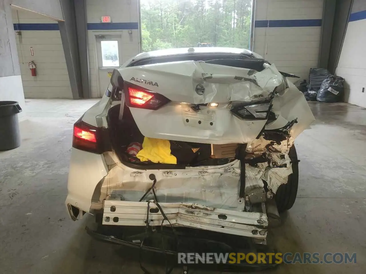 6 Photograph of a damaged car 1N4BL4CV6LC259664 NISSAN ALTIMA 2020