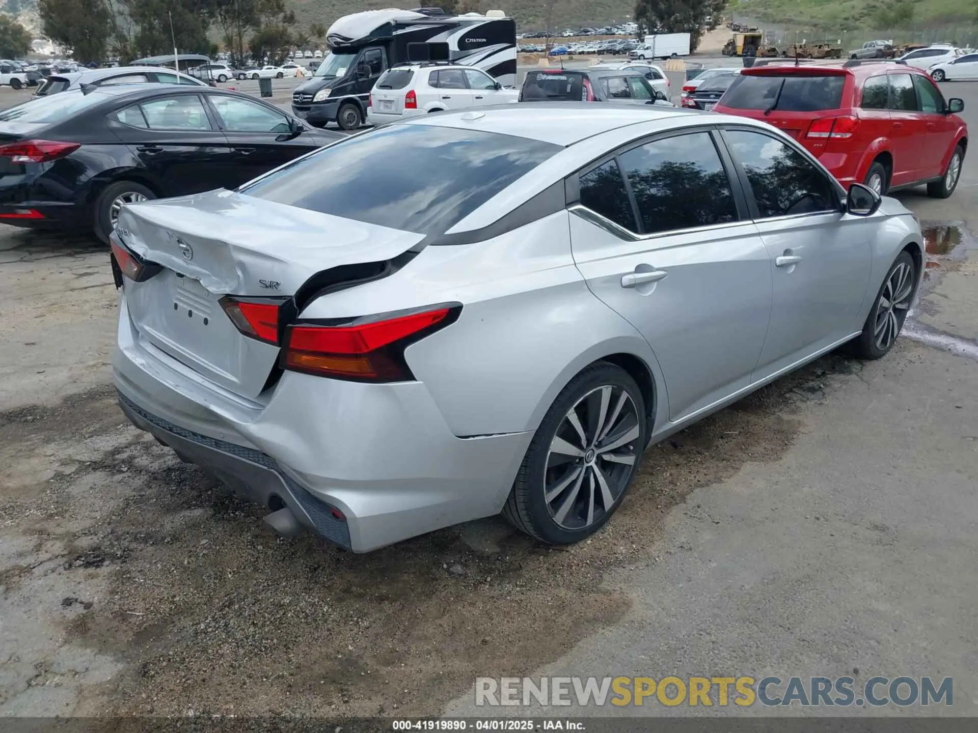 4 Photograph of a damaged car 1N4BL4CV6LN310472 NISSAN ALTIMA 2020