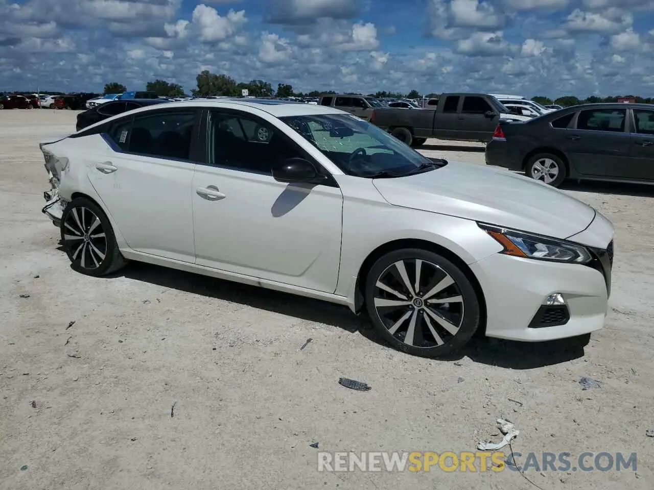 4 Photograph of a damaged car 1N4BL4CV7LC275131 NISSAN ALTIMA 2020