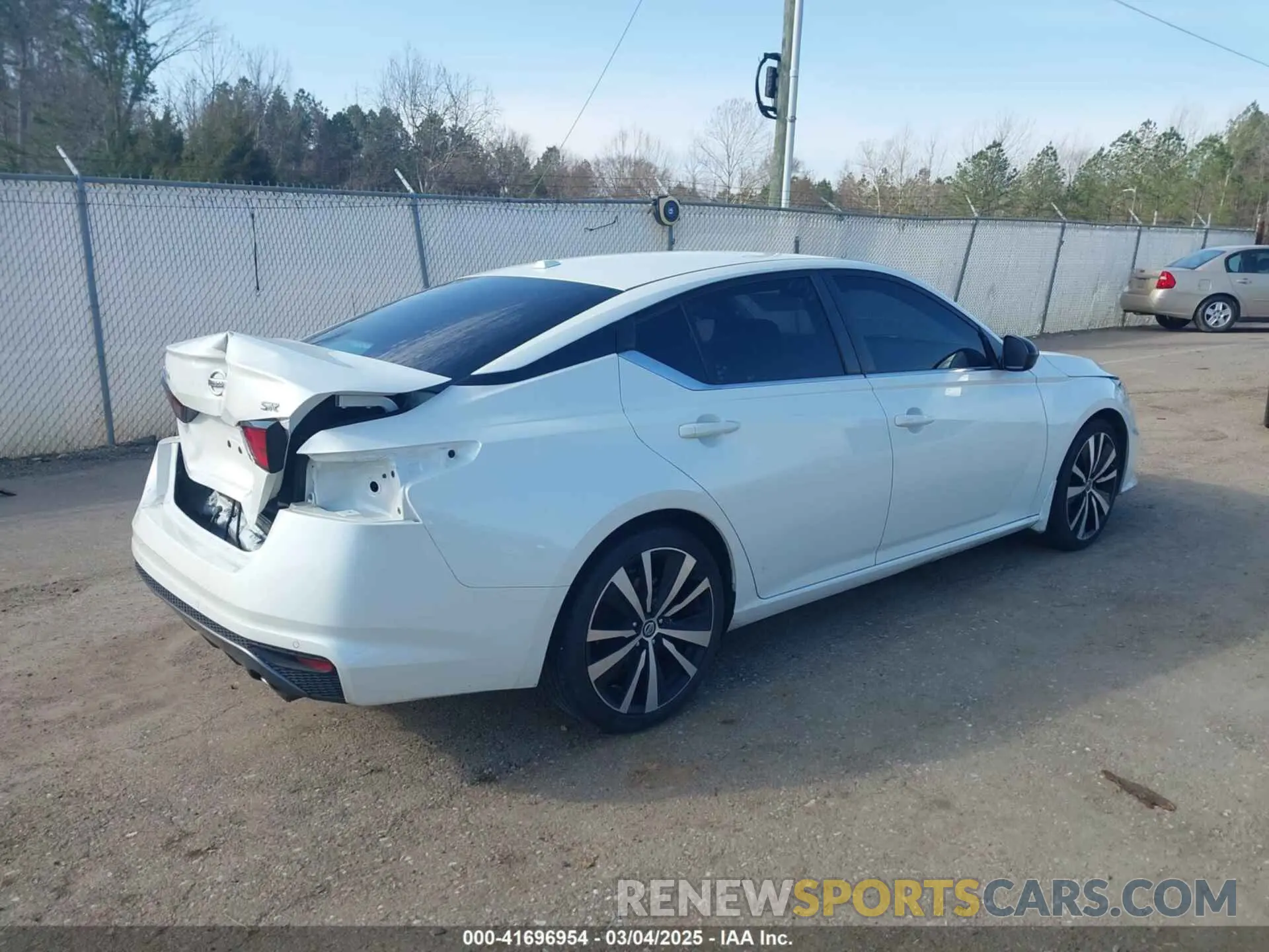 4 Photograph of a damaged car 1N4BL4CV8LC227282 NISSAN ALTIMA 2020