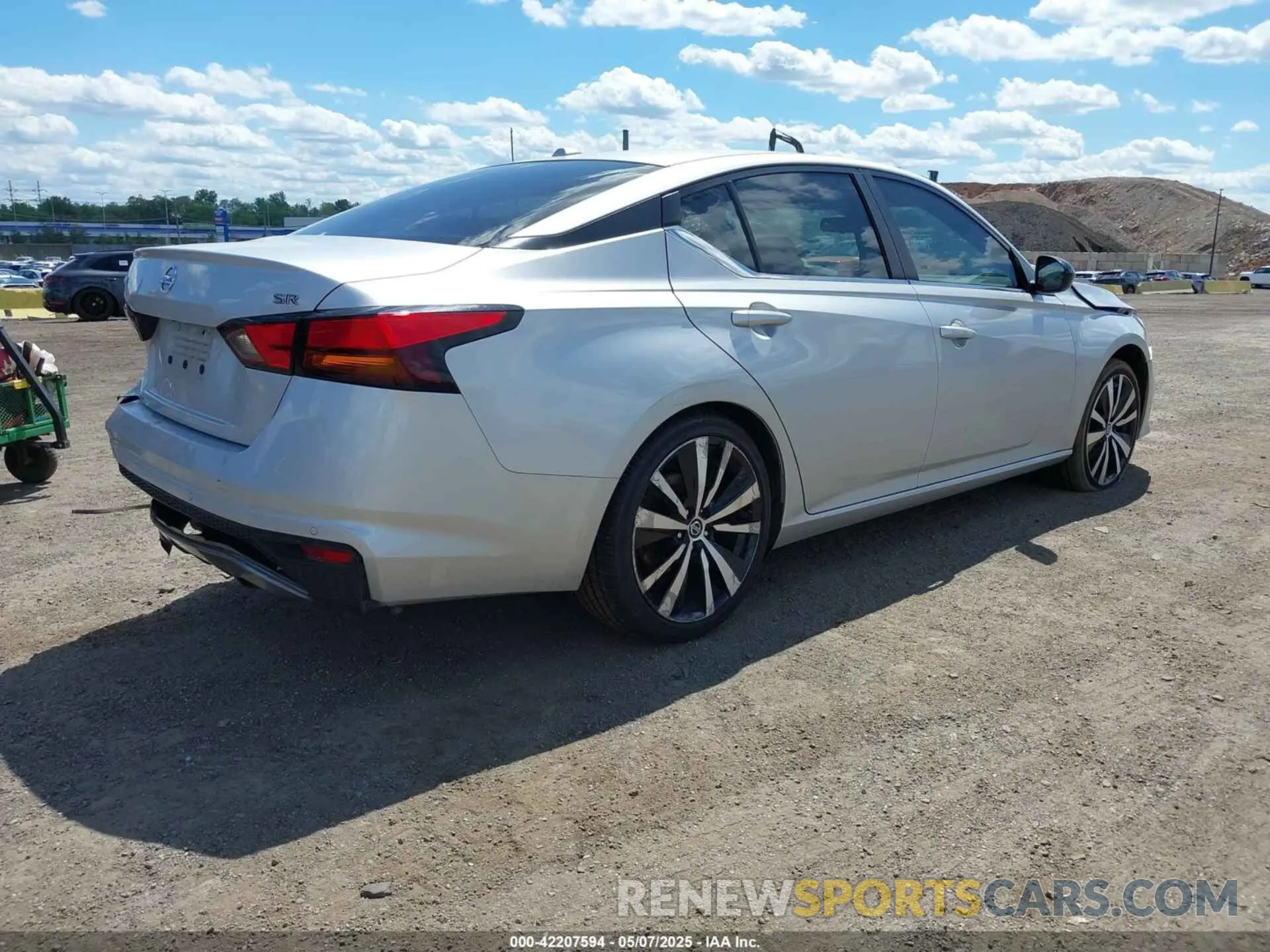 4 Photograph of a damaged car 1N4BL4CV9LC175340 NISSAN ALTIMA 2020