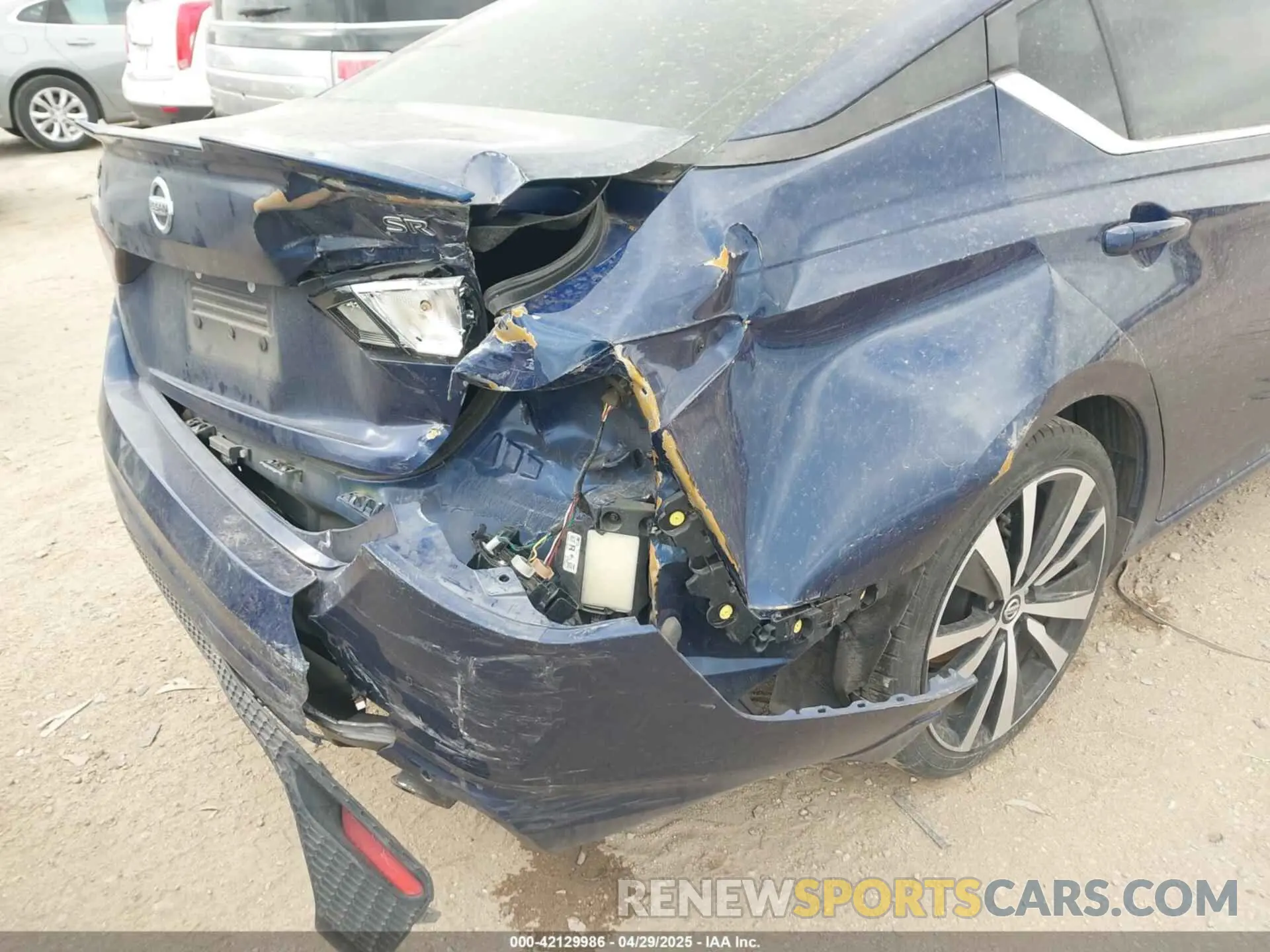 6 Photograph of a damaged car 1N4BL4CV9LN317593 NISSAN ALTIMA 2020