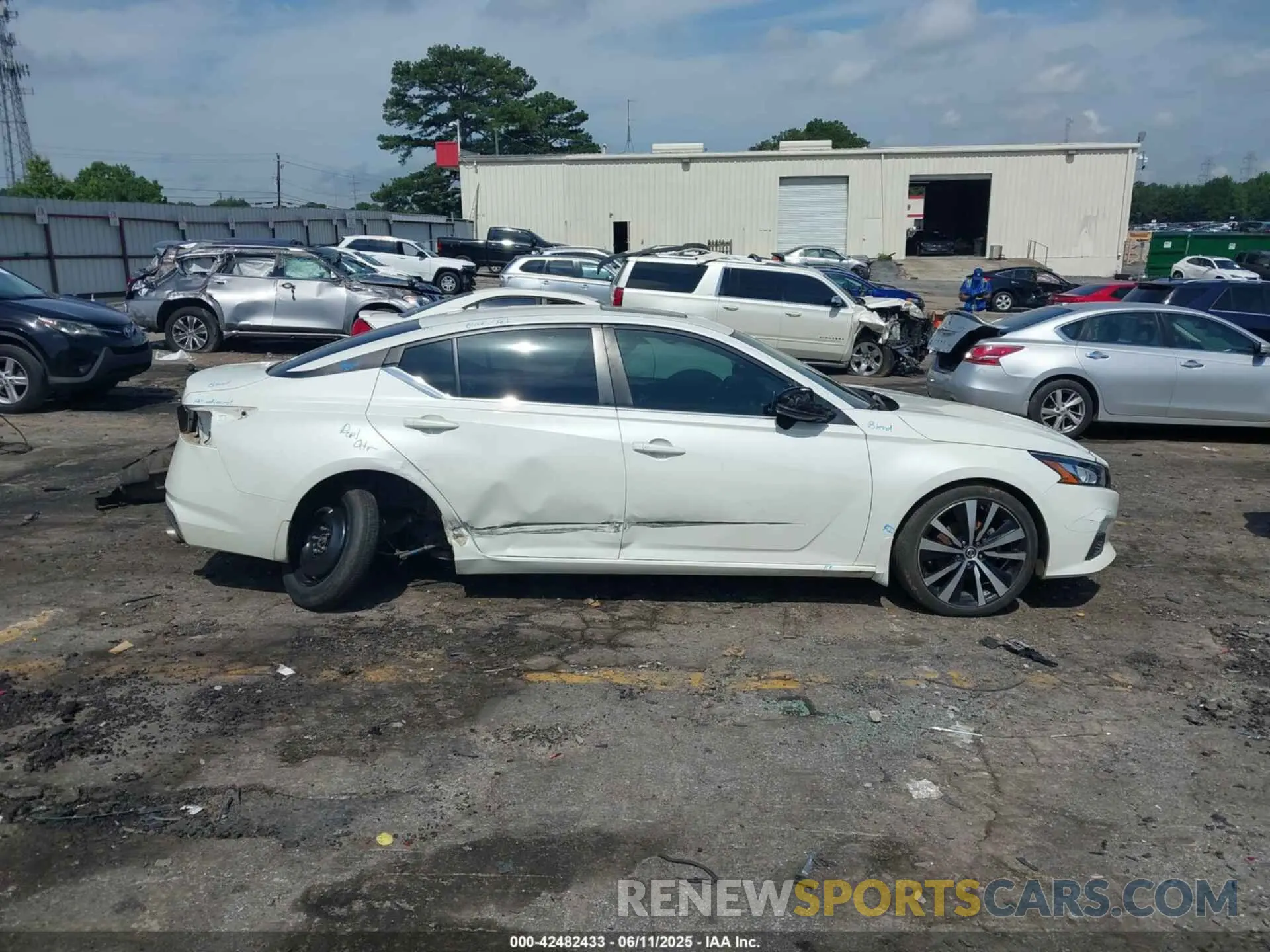 13 Photograph of a damaged car 1N4BL4CW4LC179238 NISSAN ALTIMA 2020