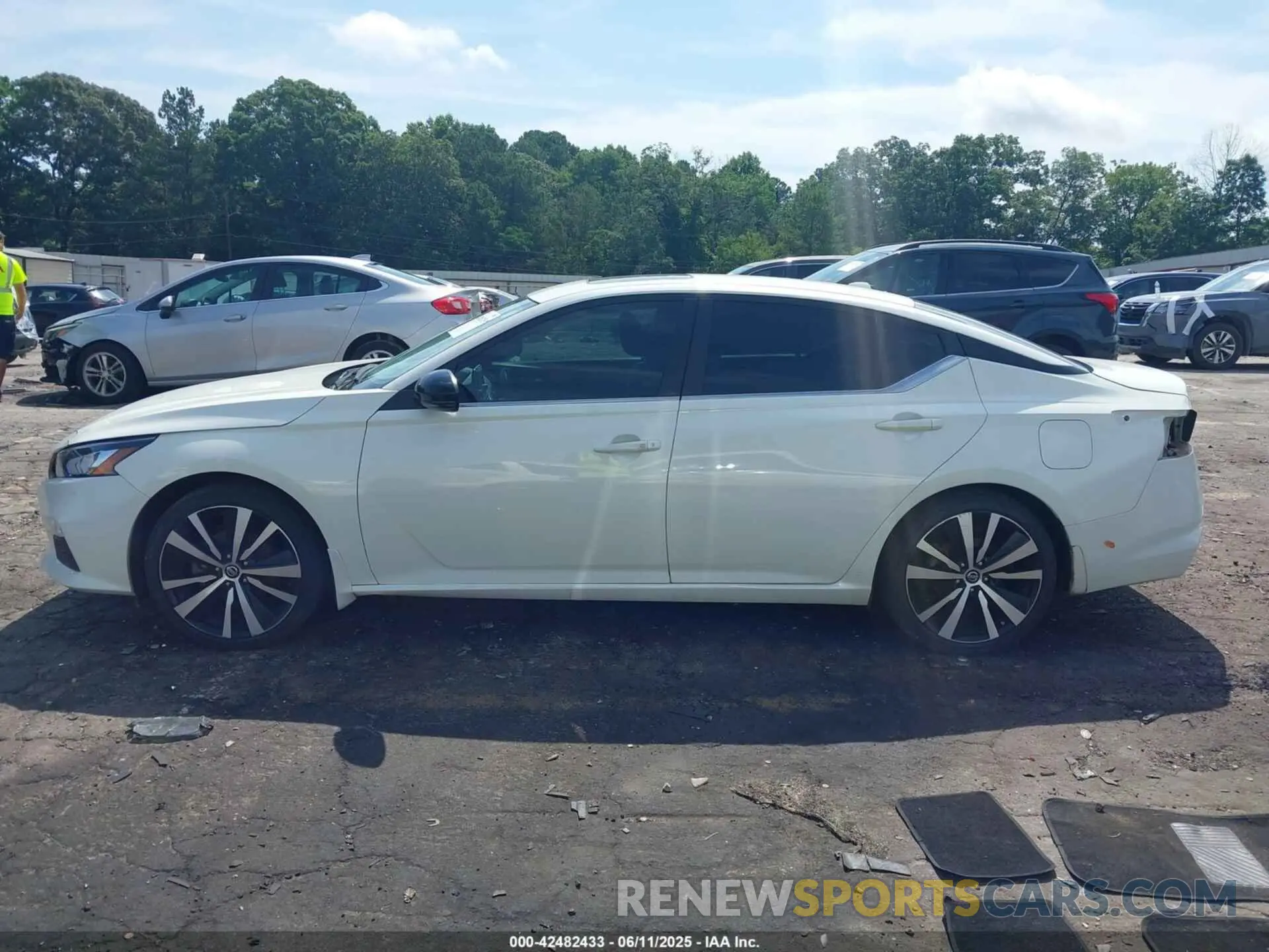 14 Photograph of a damaged car 1N4BL4CW4LC179238 NISSAN ALTIMA 2020