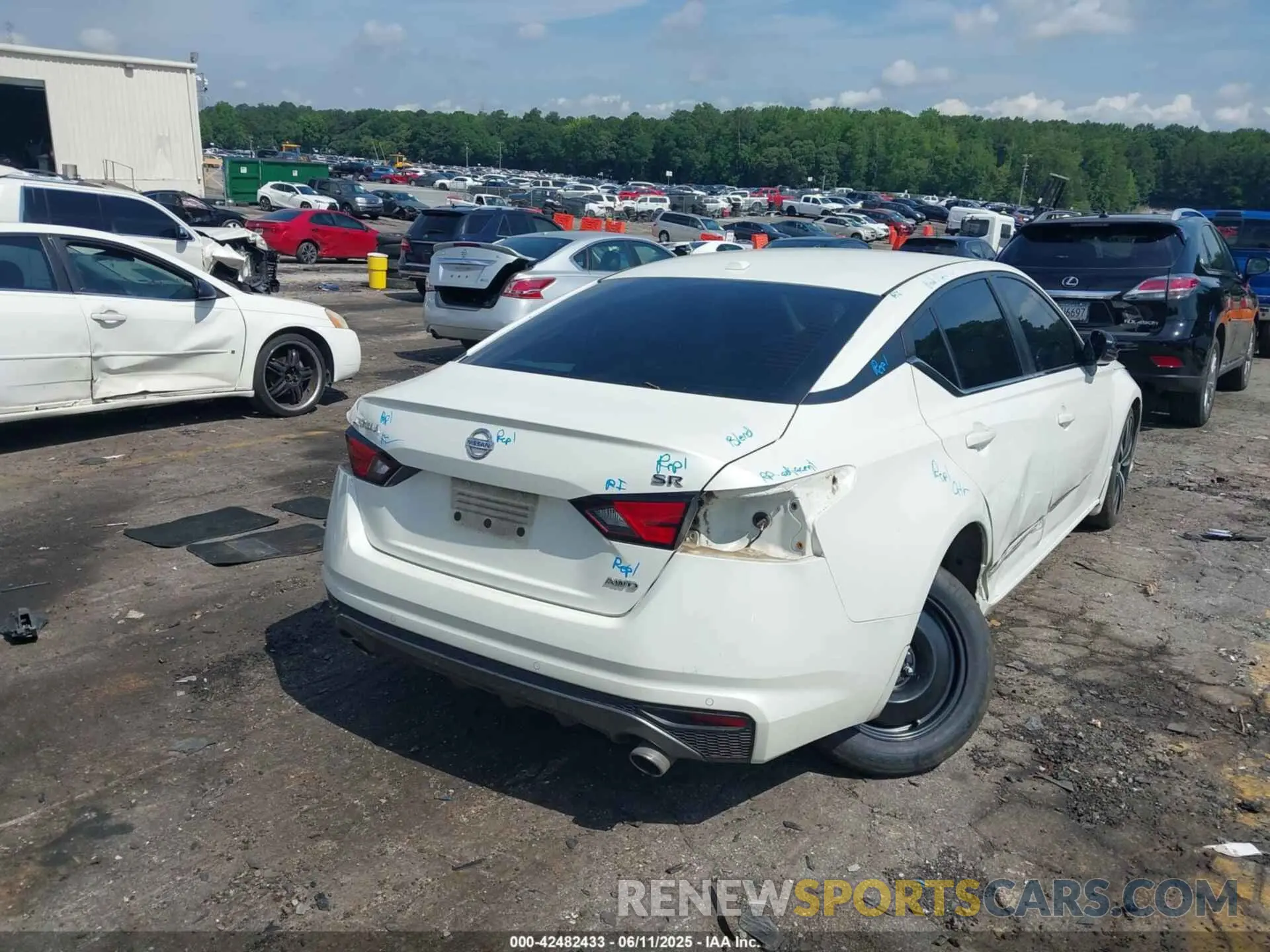 4 Photograph of a damaged car 1N4BL4CW4LC179238 NISSAN ALTIMA 2020