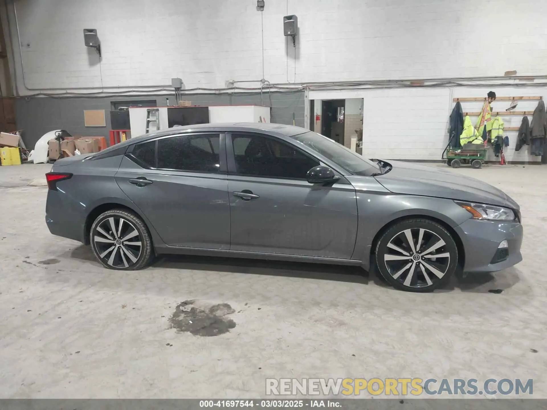 14 Photograph of a damaged car 1N4BL4CW4LN322967 NISSAN ALTIMA 2020