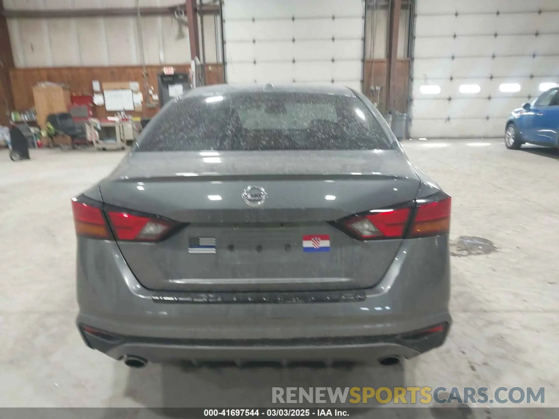 17 Photograph of a damaged car 1N4BL4CW4LN322967 NISSAN ALTIMA 2020