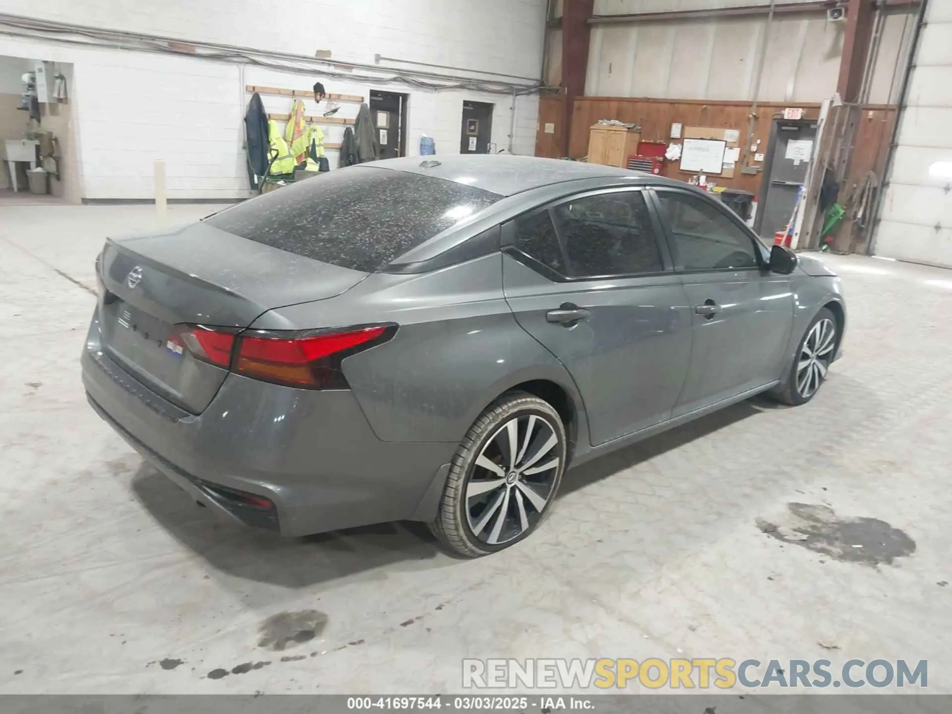 4 Photograph of a damaged car 1N4BL4CW4LN322967 NISSAN ALTIMA 2020
