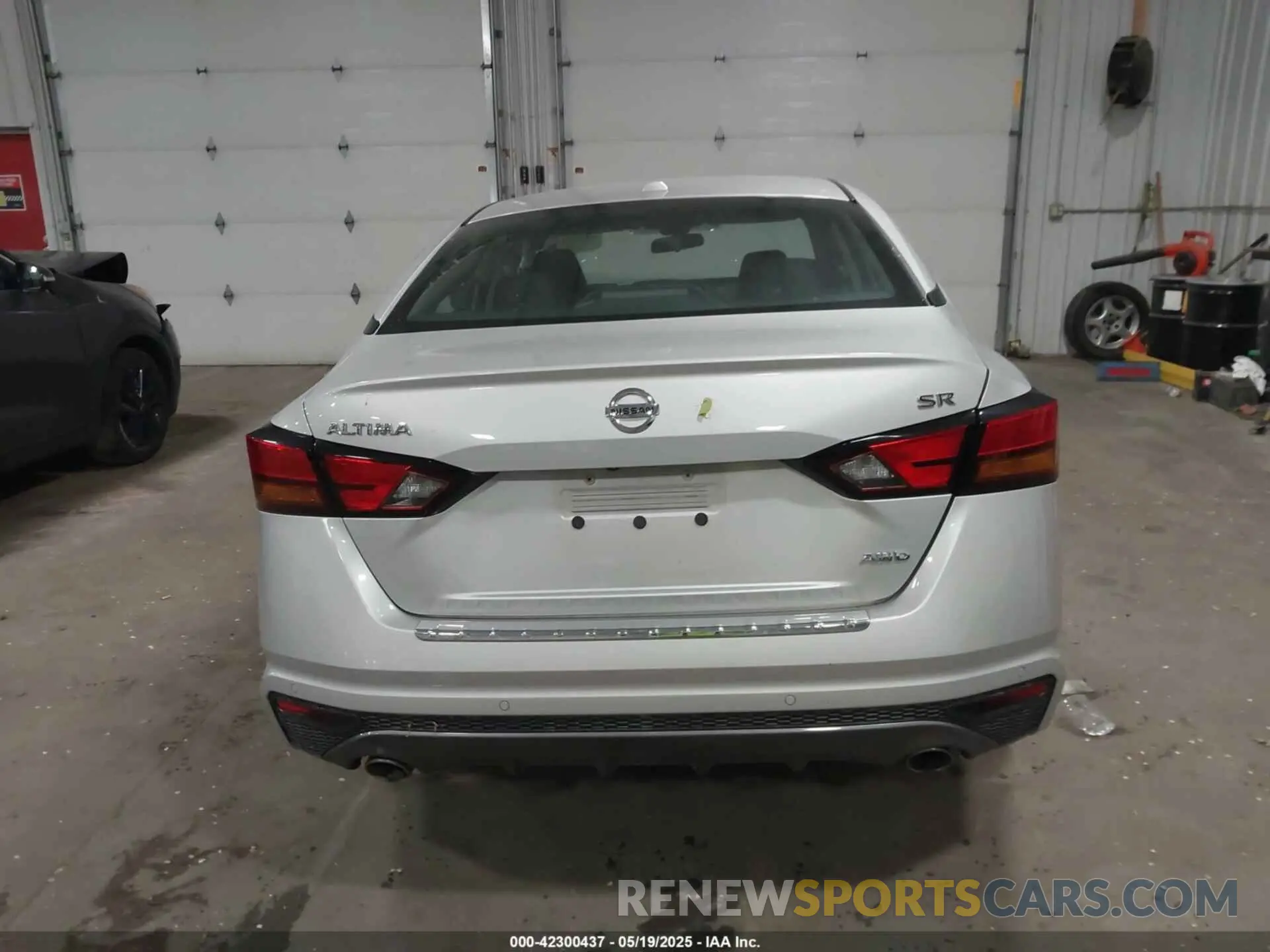 16 Photograph of a damaged car 1N4BL4CW6LN310626 NISSAN ALTIMA 2020
