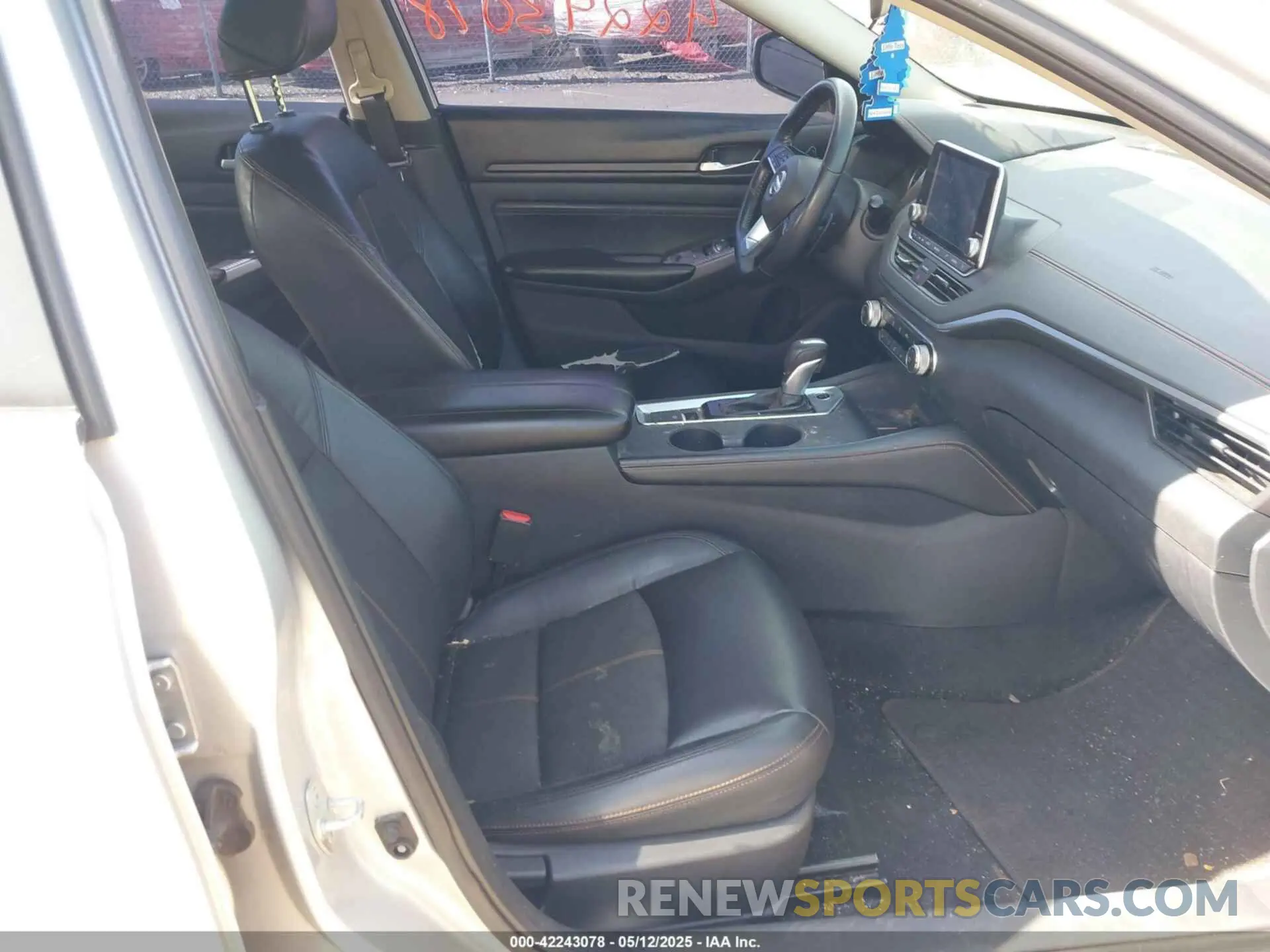 5 Photograph of a damaged car 1N4BL4CW8LC137493 NISSAN ALTIMA 2020