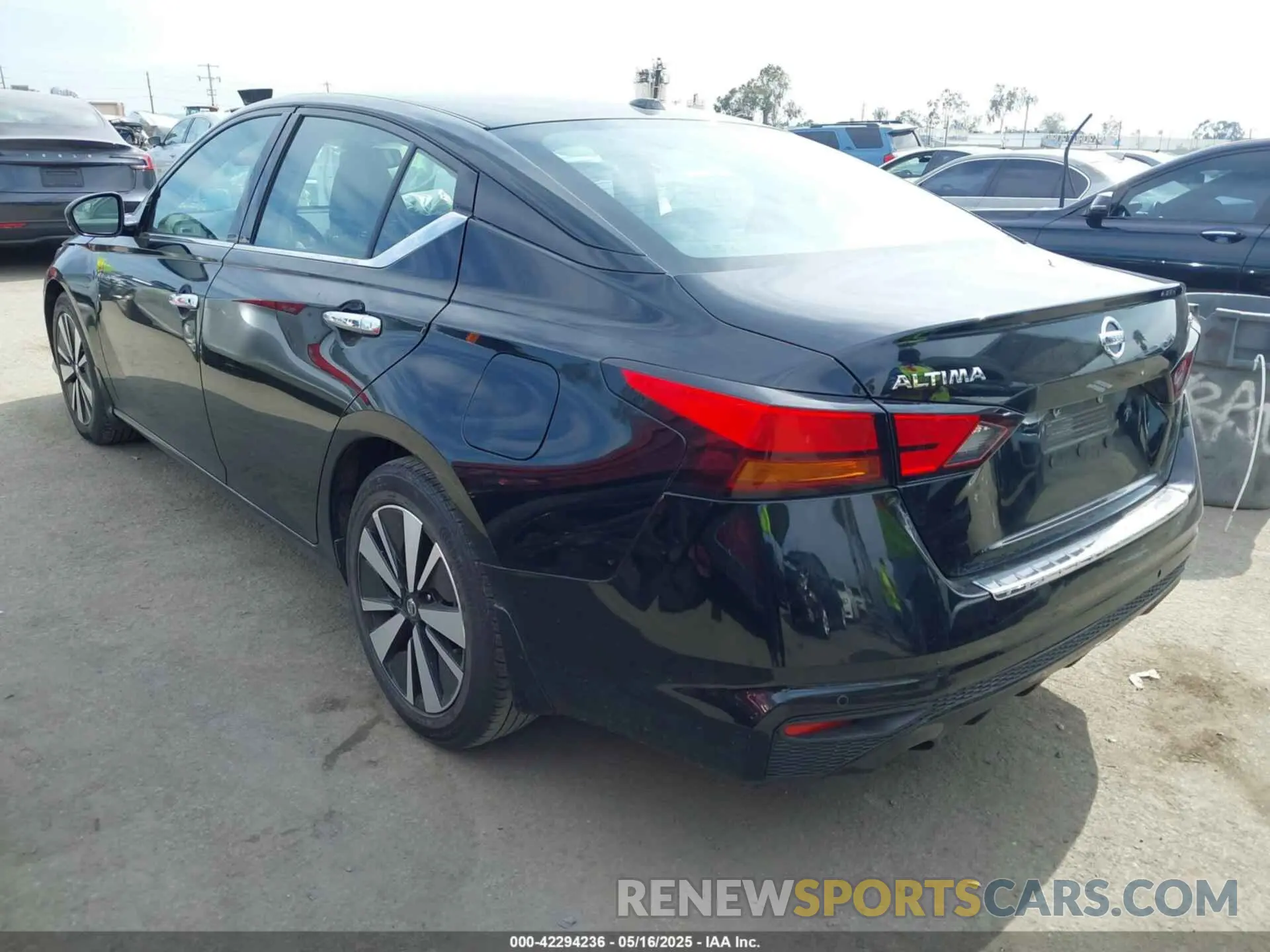 3 Photograph of a damaged car 1N4BL4DV2LC212565 NISSAN ALTIMA 2020