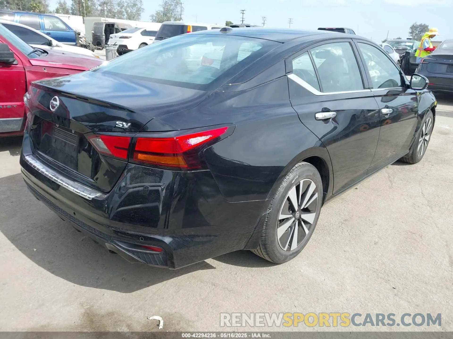 4 Photograph of a damaged car 1N4BL4DV2LC212565 NISSAN ALTIMA 2020