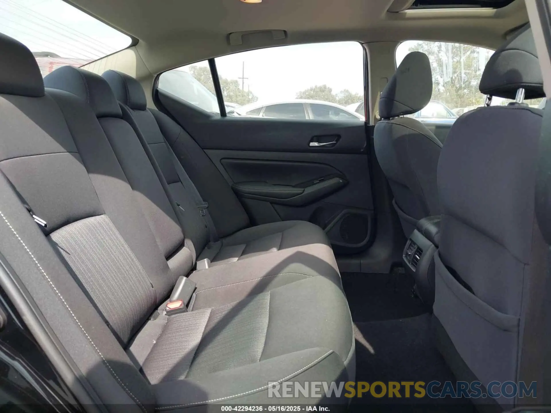8 Photograph of a damaged car 1N4BL4DV2LC212565 NISSAN ALTIMA 2020