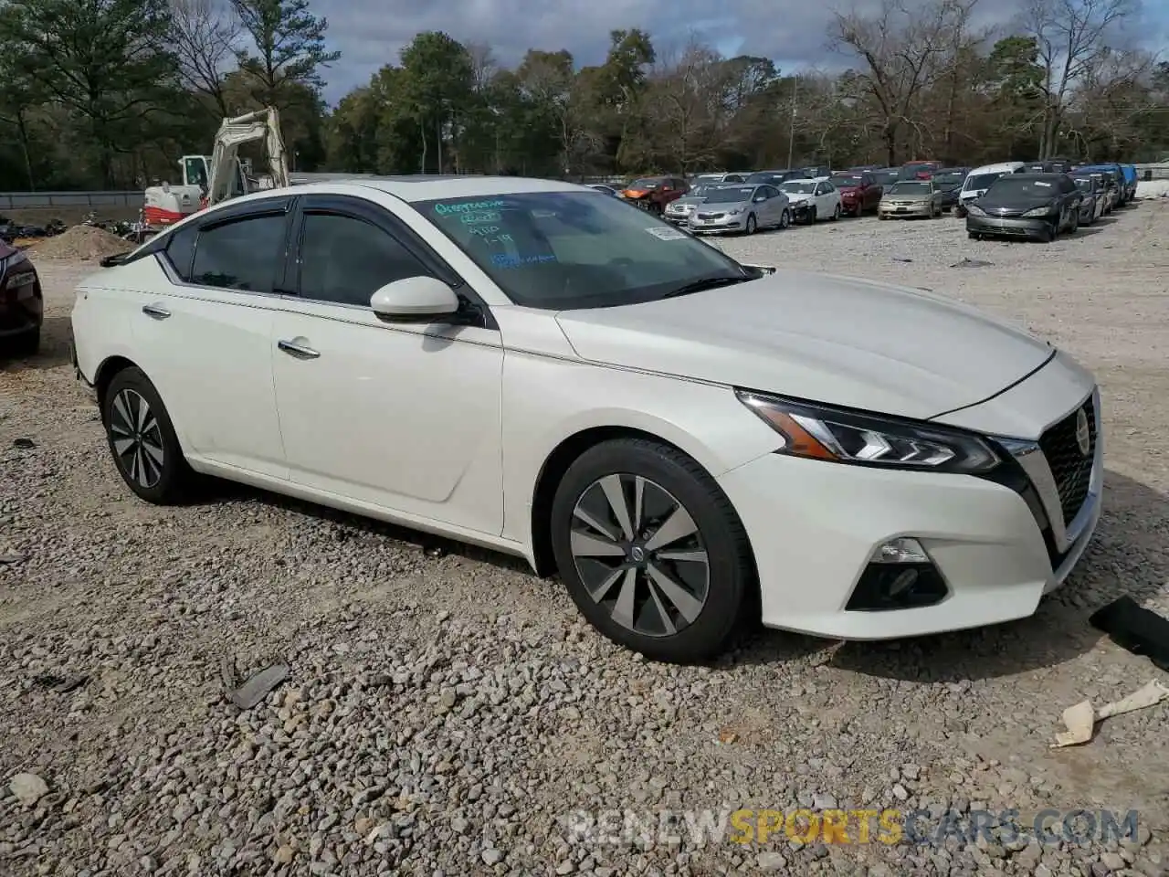 4 Photograph of a damaged car 1N4BL4DV3LN323744 NISSAN ALTIMA 2020