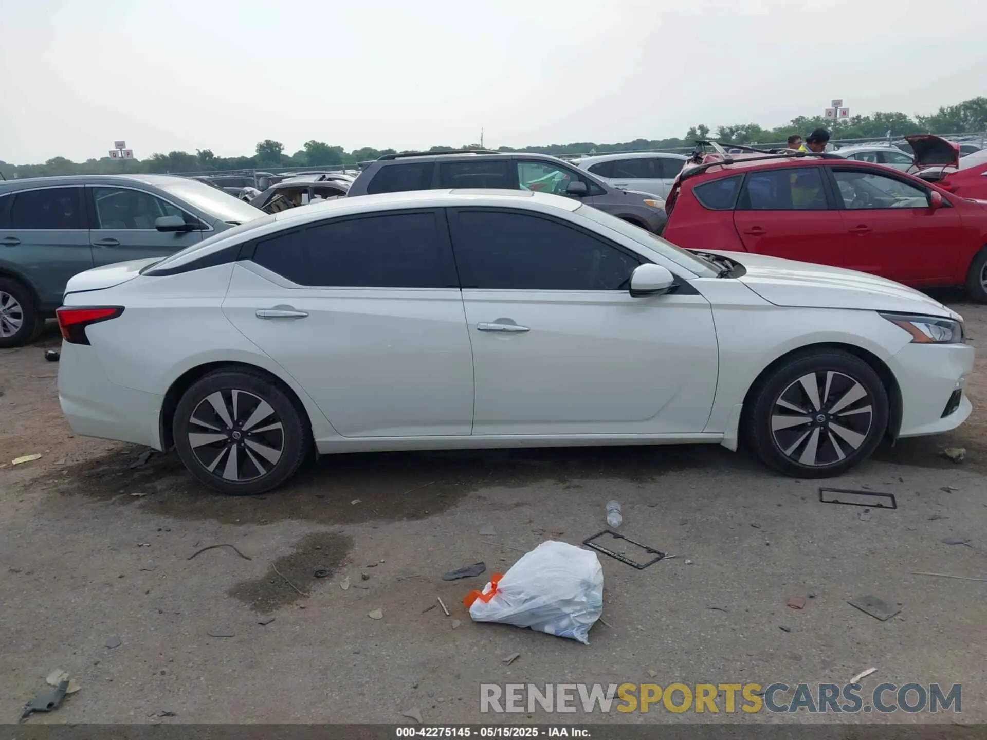 13 Photograph of a damaged car 1N4BL4DV4LN320934 NISSAN ALTIMA 2020