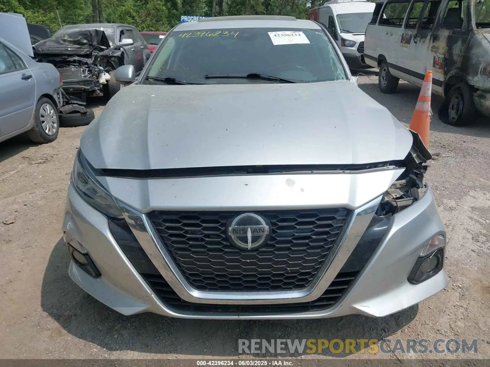 12 Photograph of a damaged car 1N4BL4DV6LC180655 NISSAN ALTIMA 2020