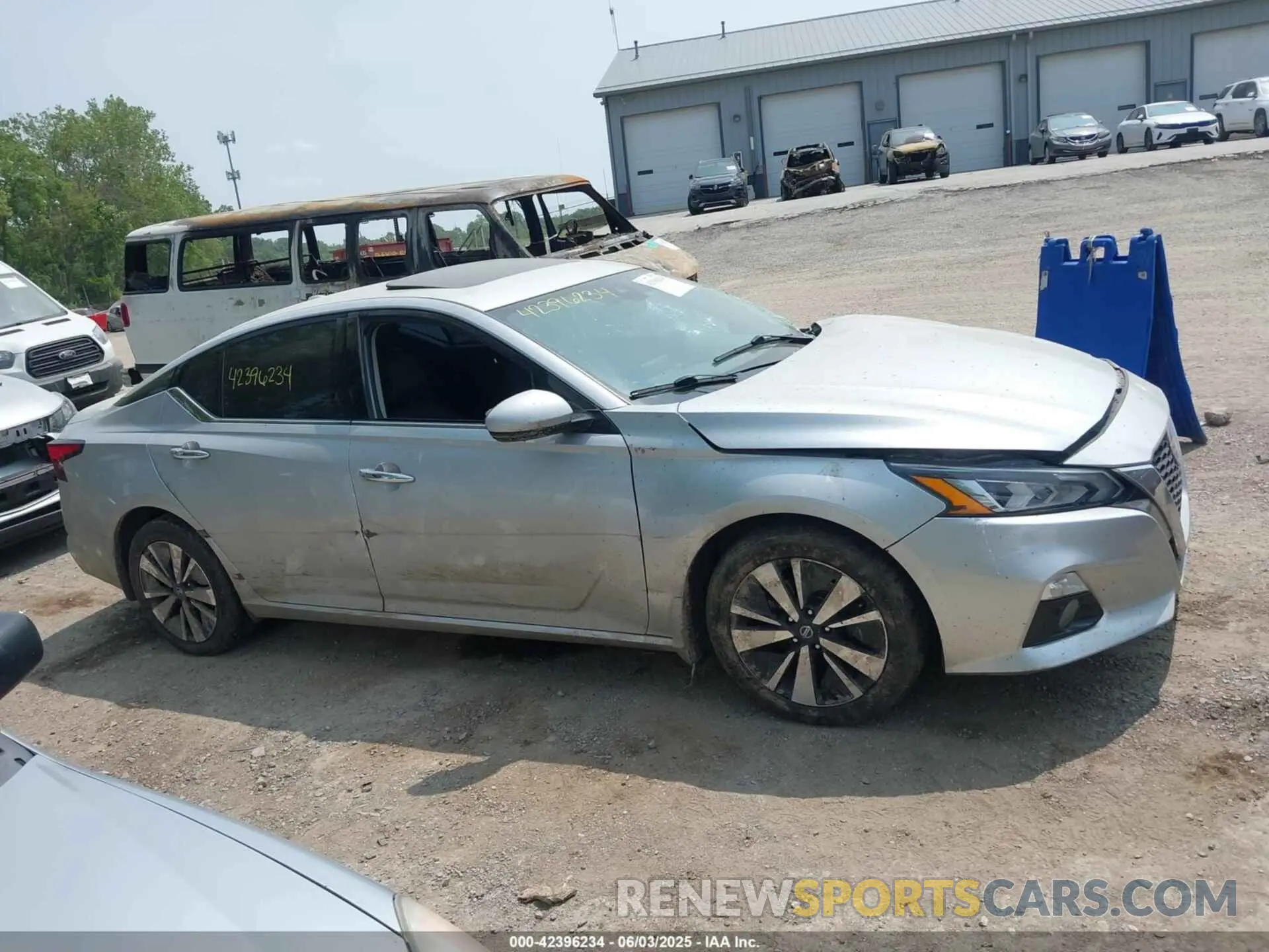 13 Photograph of a damaged car 1N4BL4DV6LC180655 NISSAN ALTIMA 2020