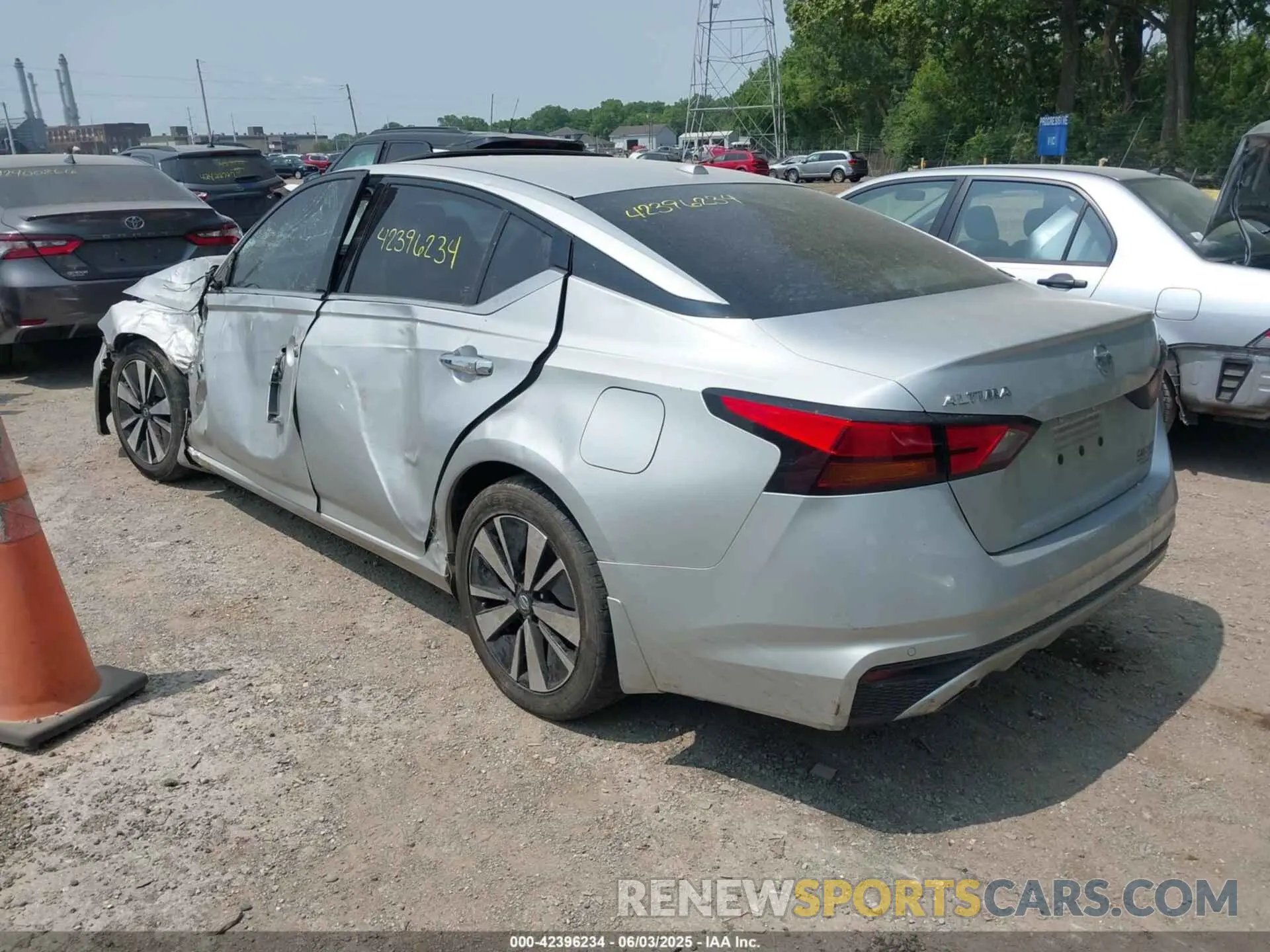 3 Photograph of a damaged car 1N4BL4DV6LC180655 NISSAN ALTIMA 2020