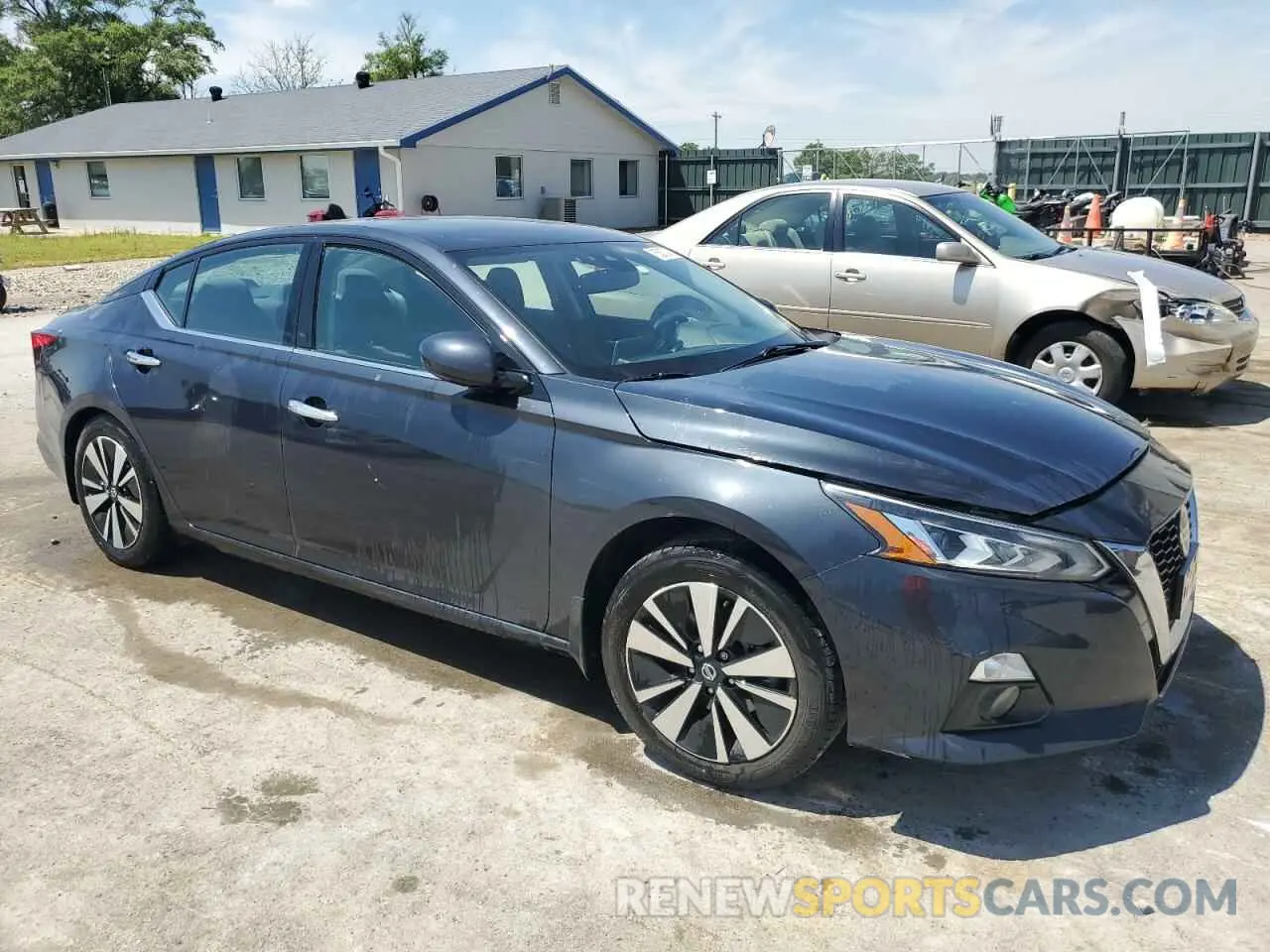 4 Photograph of a damaged car 1N4BL4DV7LC278206 NISSAN ALTIMA 2020